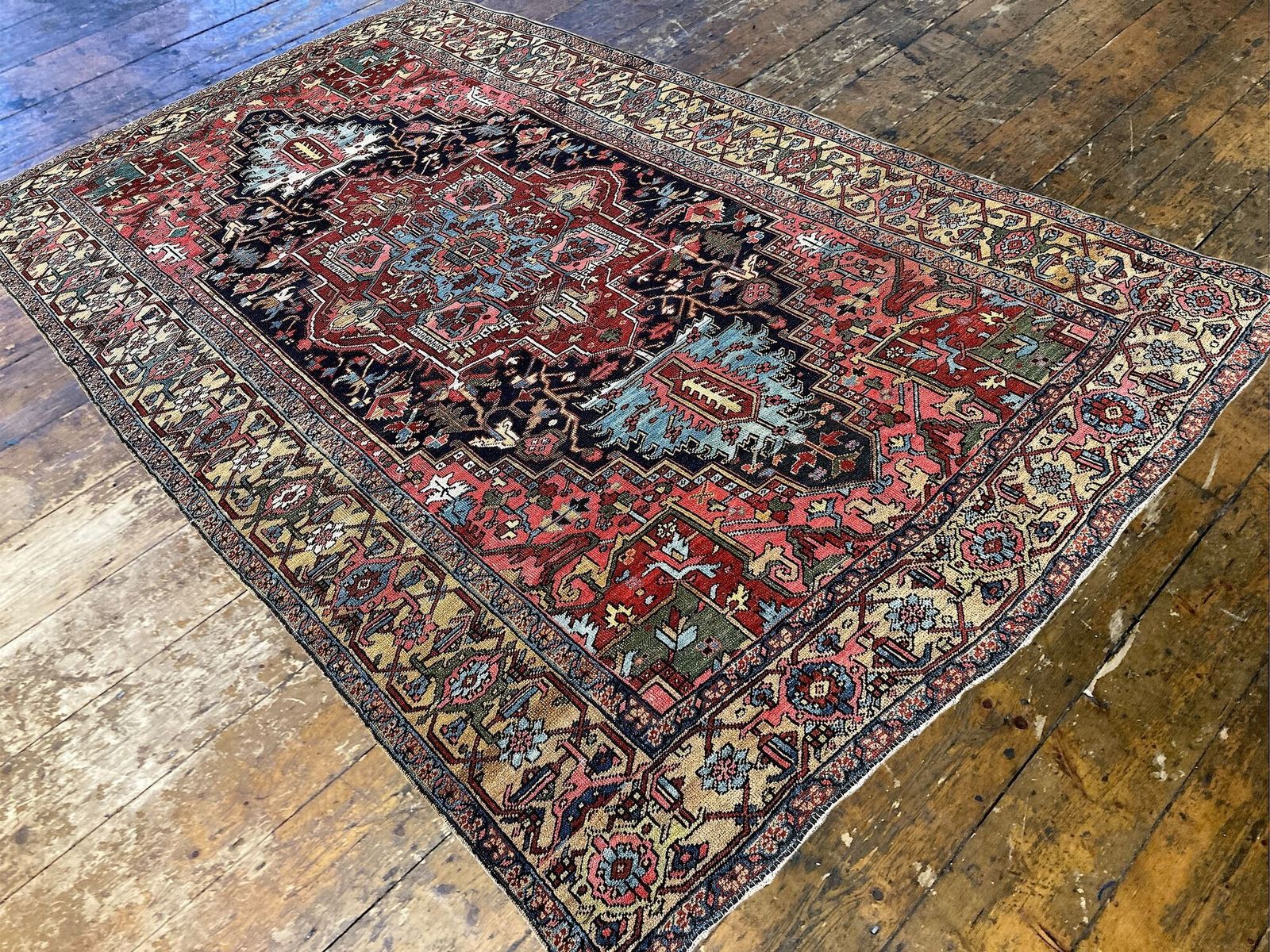 Antique Heriz Carpet 3.29m X 2.12m photo 6900.0