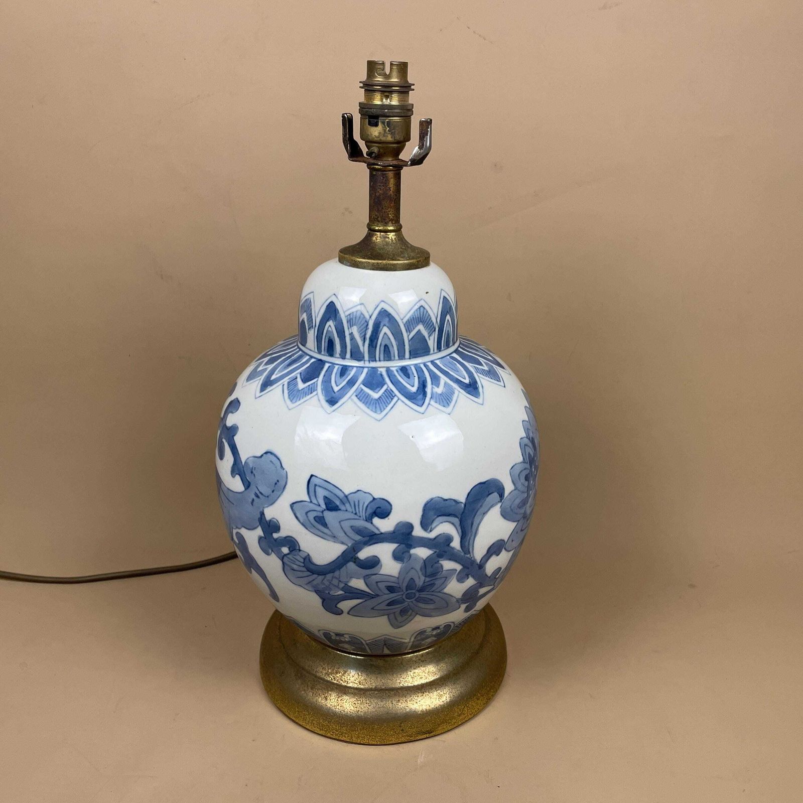Oriental Ceramic Lamp Blue White Lotus Floral Hand Painted Gold Base Vintage Porcelain Table Lamp Classic Chinoiserie Decor Brass Fittings photo furniture