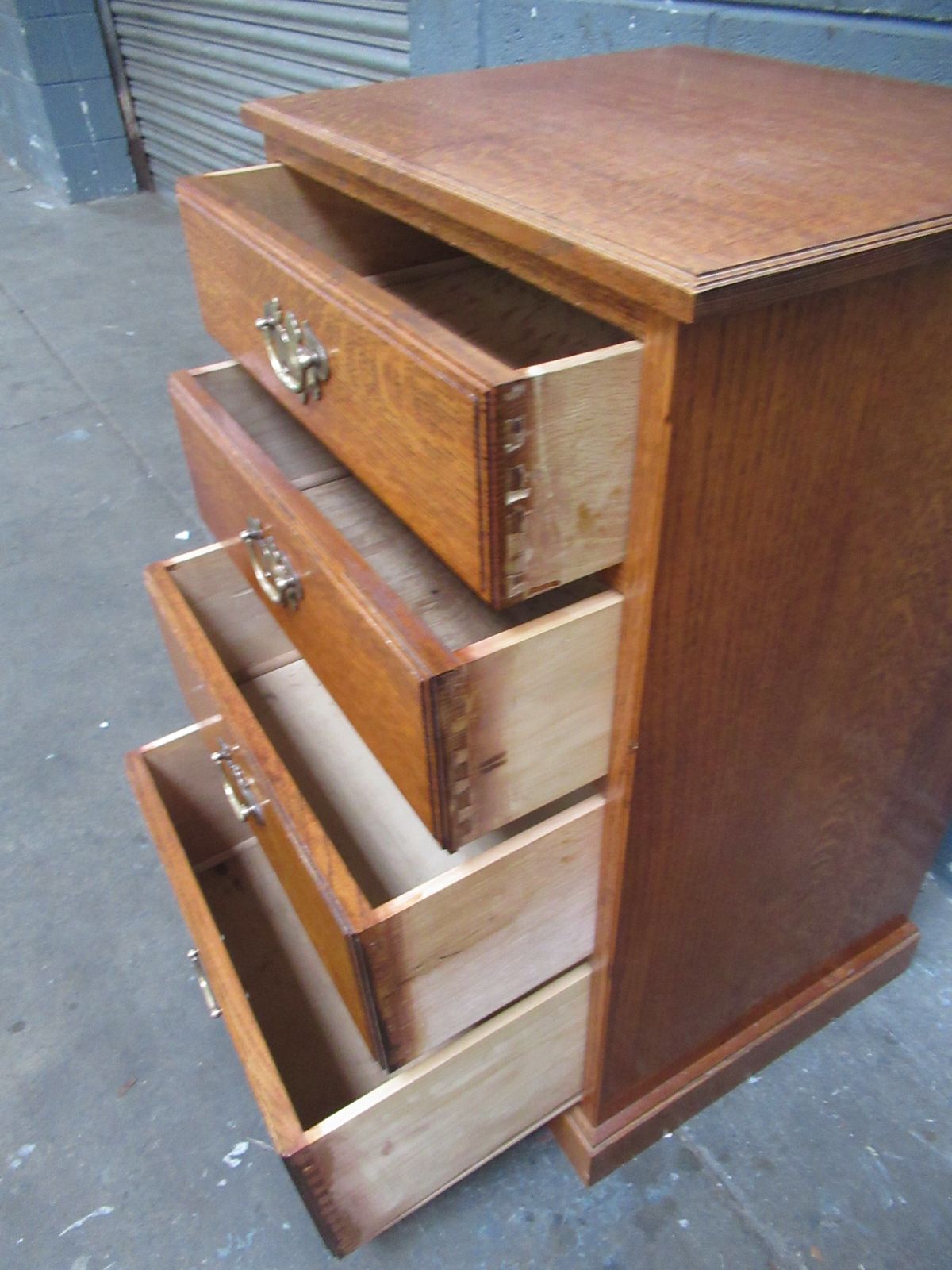 photo furniture Oak Four Drawer Small  Chest Of Drawers