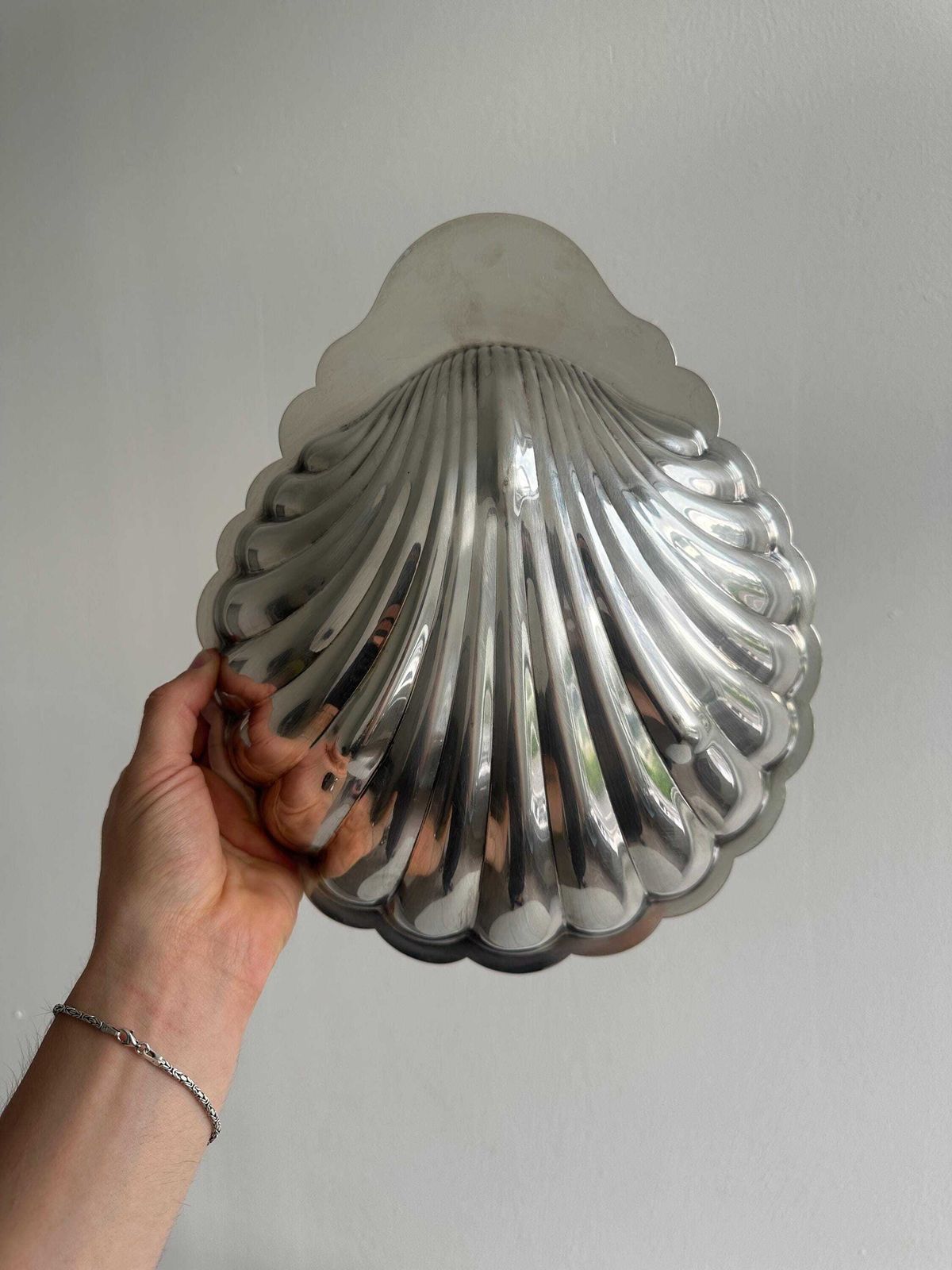 Large Shell Dish In Shiny Steel Metal, Chic Table Decoration And Trendy Antique Tableware, Vintage And Elegant Style photo vinterior