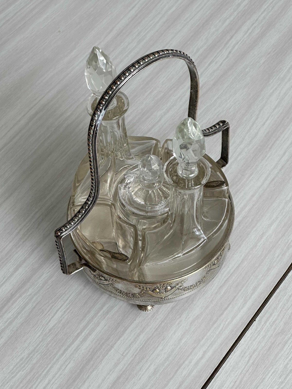 photo furniture Antique Oil And Vinegar Cruet With Mustard Pot And Spice Compartments, Cut Crystal And Silver Plated Metal, Table Service, French Table
