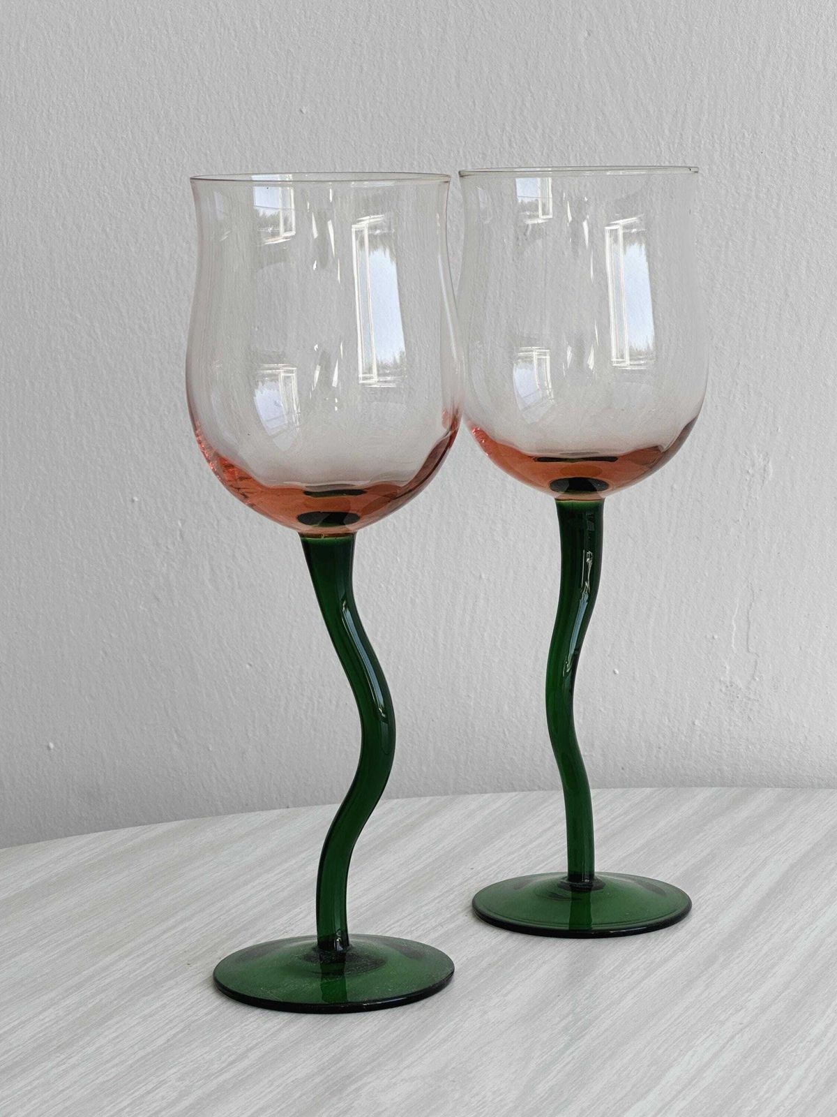 Duo Of Hand Blown Smoked Pink Glasses, Green Twisted Foot, Elegant Tulip Design Glasses For Table Decoration Or Refined Aperitif, photo Home Decor