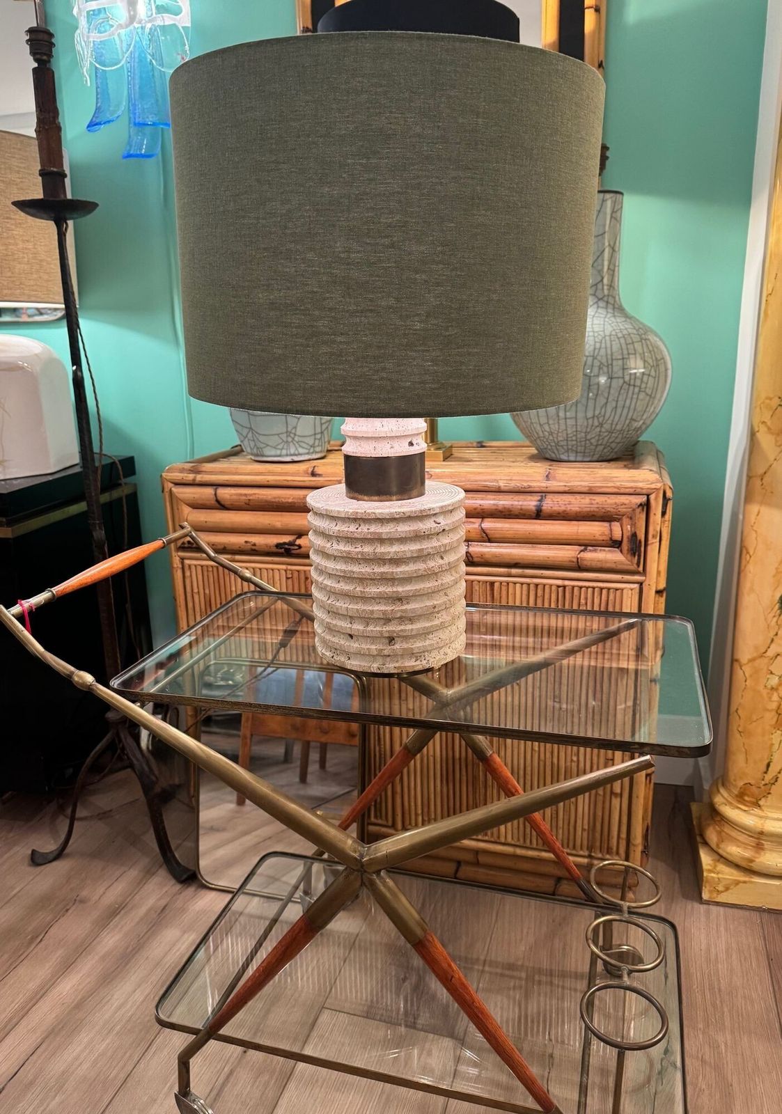 photo vinterior A Large Fratelli Manneli Ribbed Italian 1970s Travertine Lamp With Brass Detail
