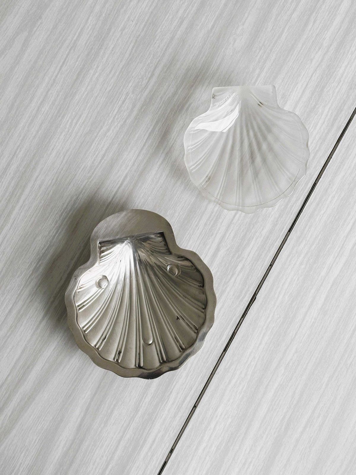 Shell Shaped Jewelry Holder Or Butter Dish, Glass And Silver Plated Metal, Elegant Object, Chic Table Decoration And Refined Gift photo for sale