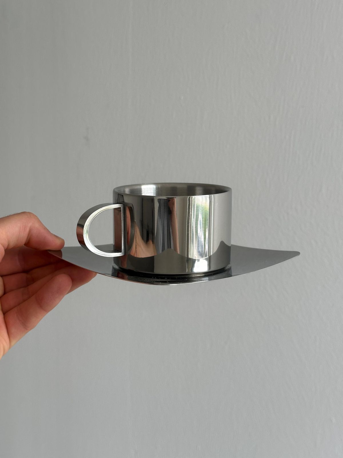 Set Of 4 Stackable Stainless Steel Coffee Cups With Saucers, Modern Glossy Design, Trendy Glazed Tableware, Vintage Chic Coffee Service photo 103.0