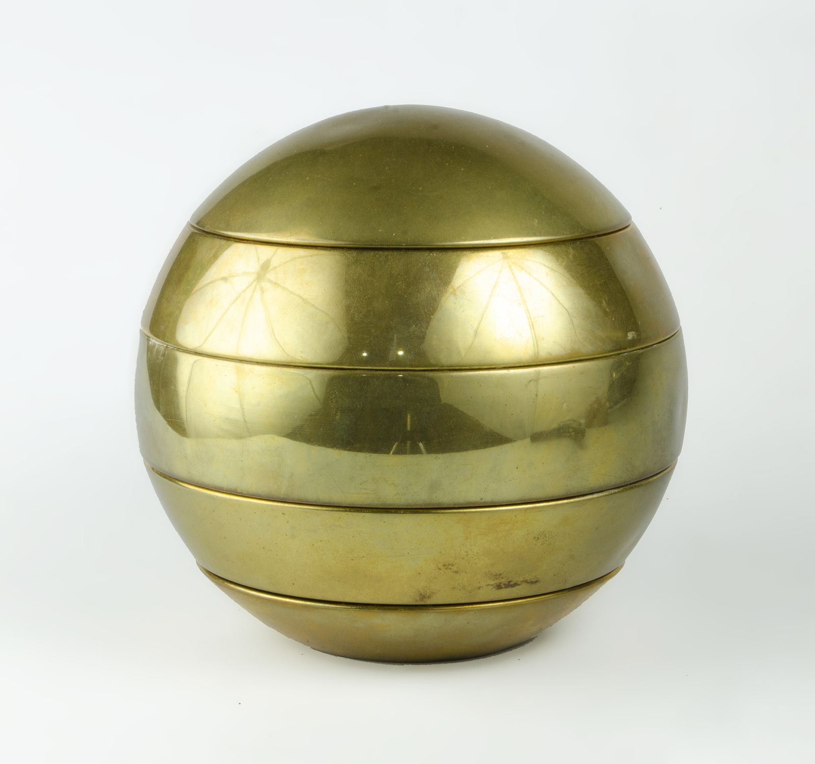 1970s Polished Brass 5 Piece Sphere/Orb Of Stacked Bowls/Ashtrays By Tommaso Barbi, Italy
