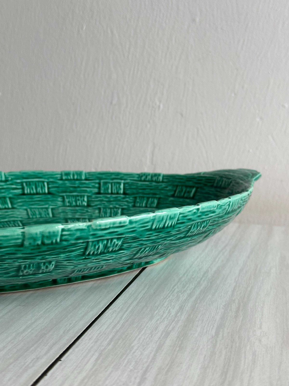 Plat ancien Digoin en céramique verte, motif barbotine tressée, état rare, coupe à fruits, saladier ou plat de buffet vintage photo for sale