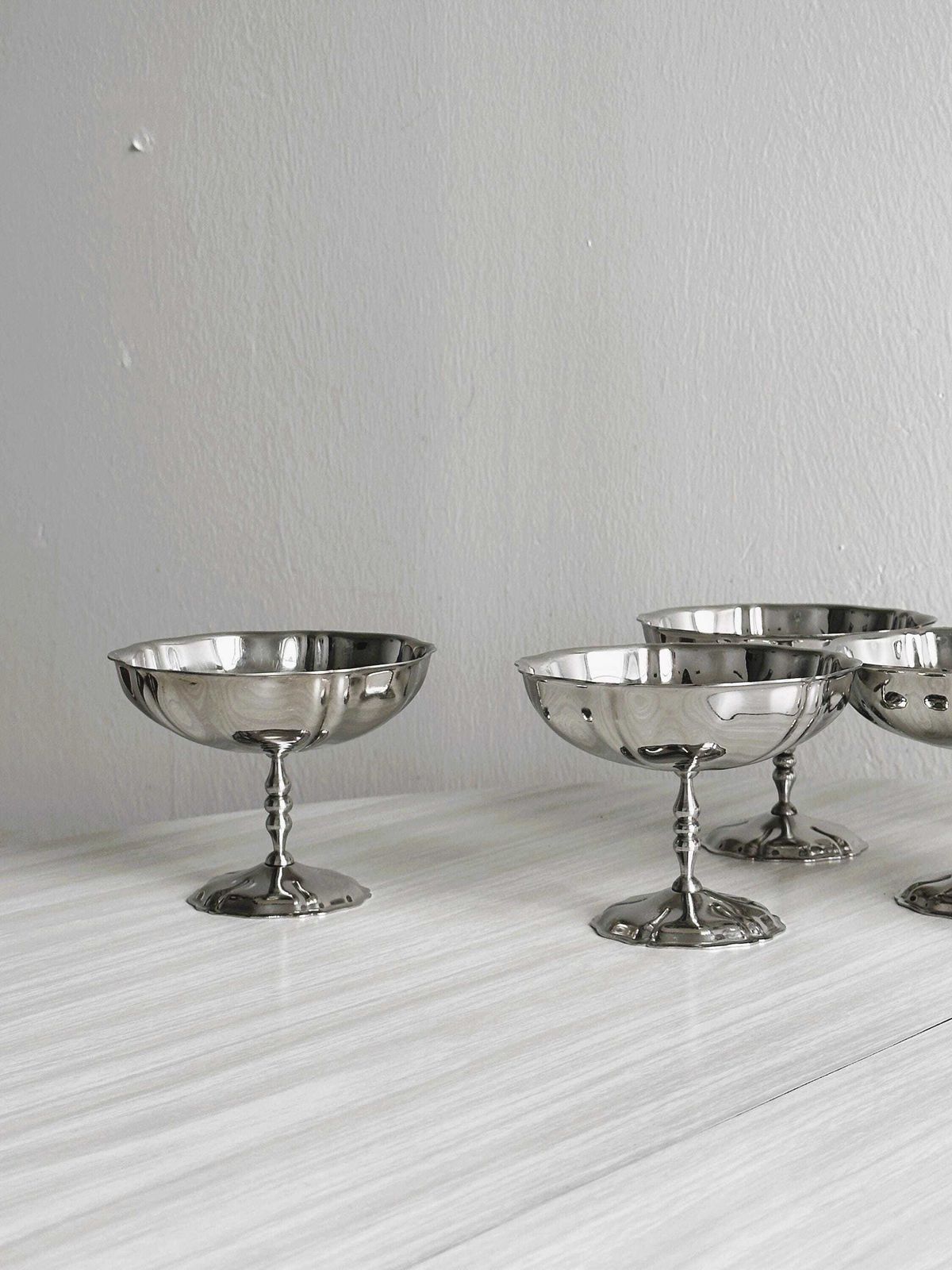 Lot de 6 ou 8 grands bols sur pied en acier inoxydable, de style Létang Remy, fabrication française, art de la table en métal, service à dessert photo furniture