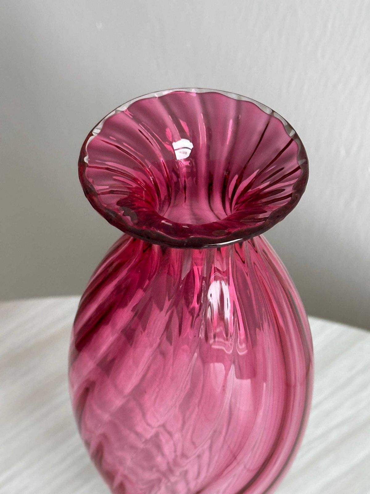 Vase en verre soufflé torsadé rose, Cristallerie Du Val Saint Lambert photo 87.0