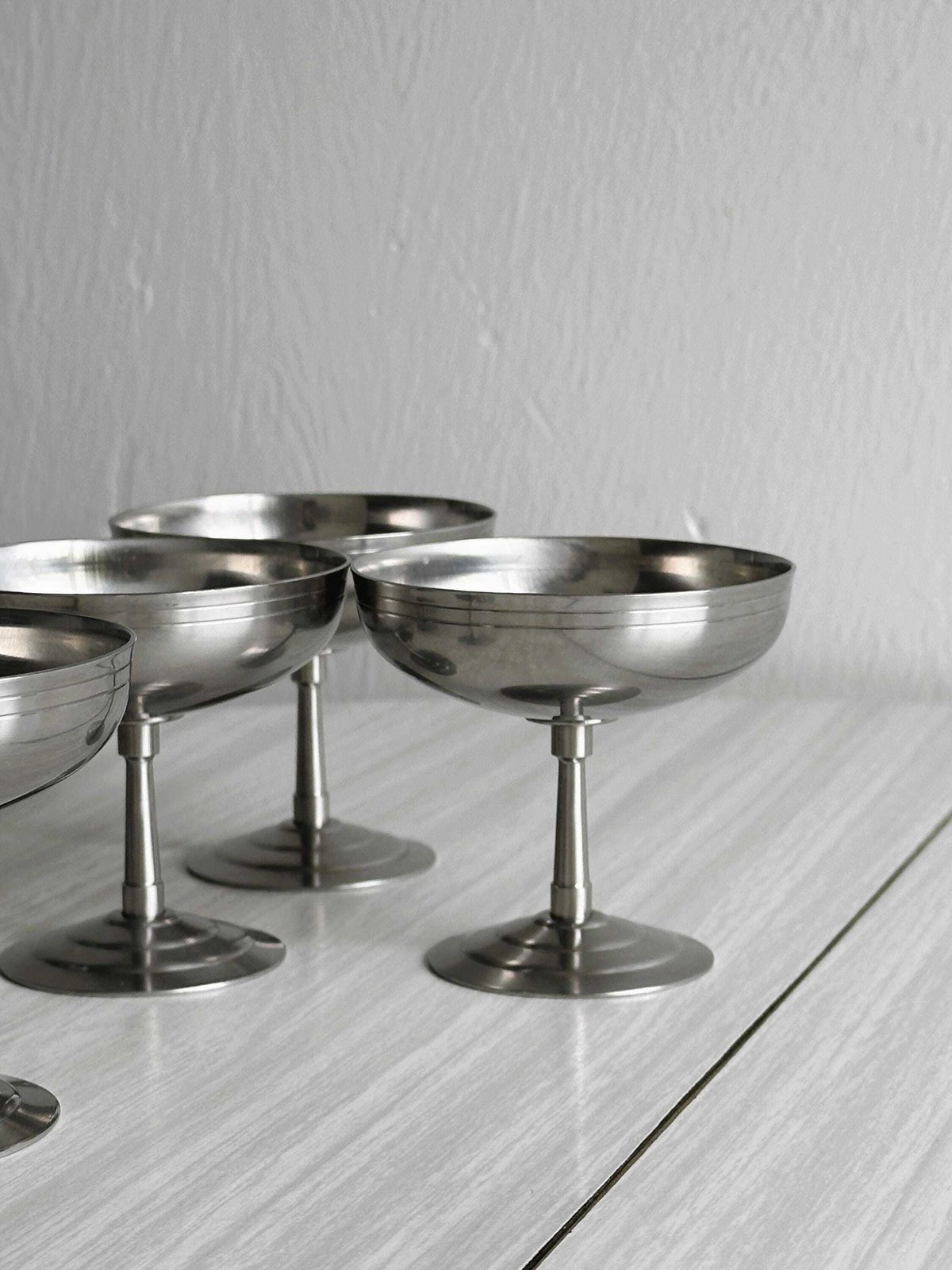 6 bols sur pied en inox Mat Letang Remy Style, fabrication française, art de la table en métal, service à dessert, idée cadeau. photo furniture