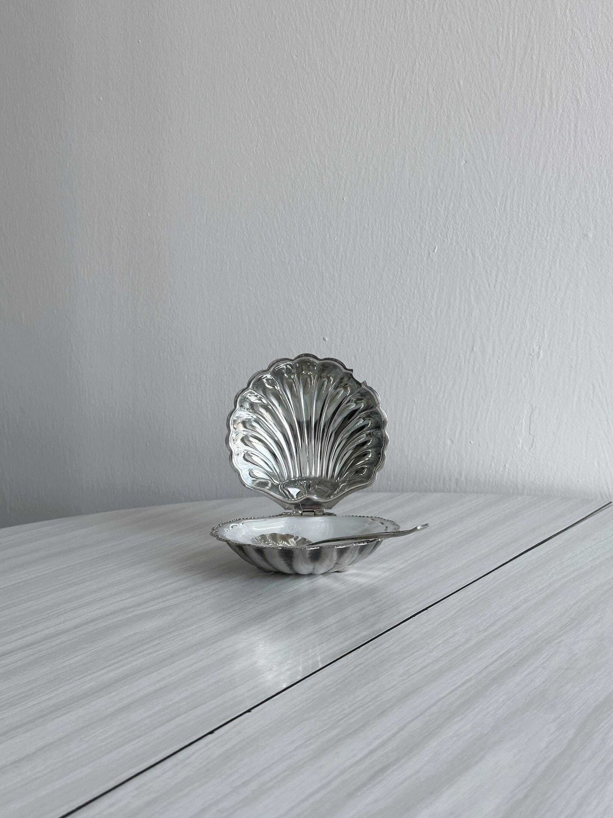 Metal Butter Dish With Lid And Matching Spoon, Caviar Pot, Shell Design, Shiny Metal, Chrome Metal Tableware photo Home Decor