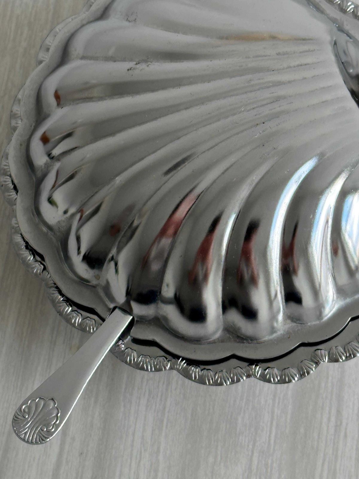 Metal Butter Dish With Lid And Matching Spoon, Caviar Pot, Shell Design, Shiny Metal, Chrome Metal Tableware photo buy