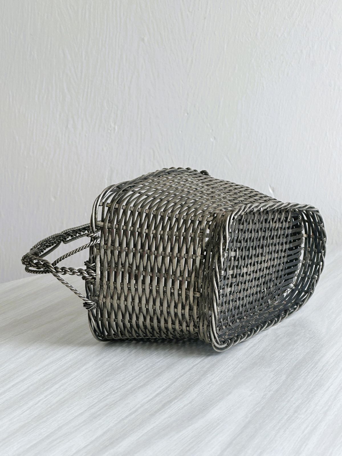 Woven Metal Wine Basket, Elegant Bottle Holder, Table Accessory, Retro Decoration, Table Art, Gift For Wine Lover photo buy