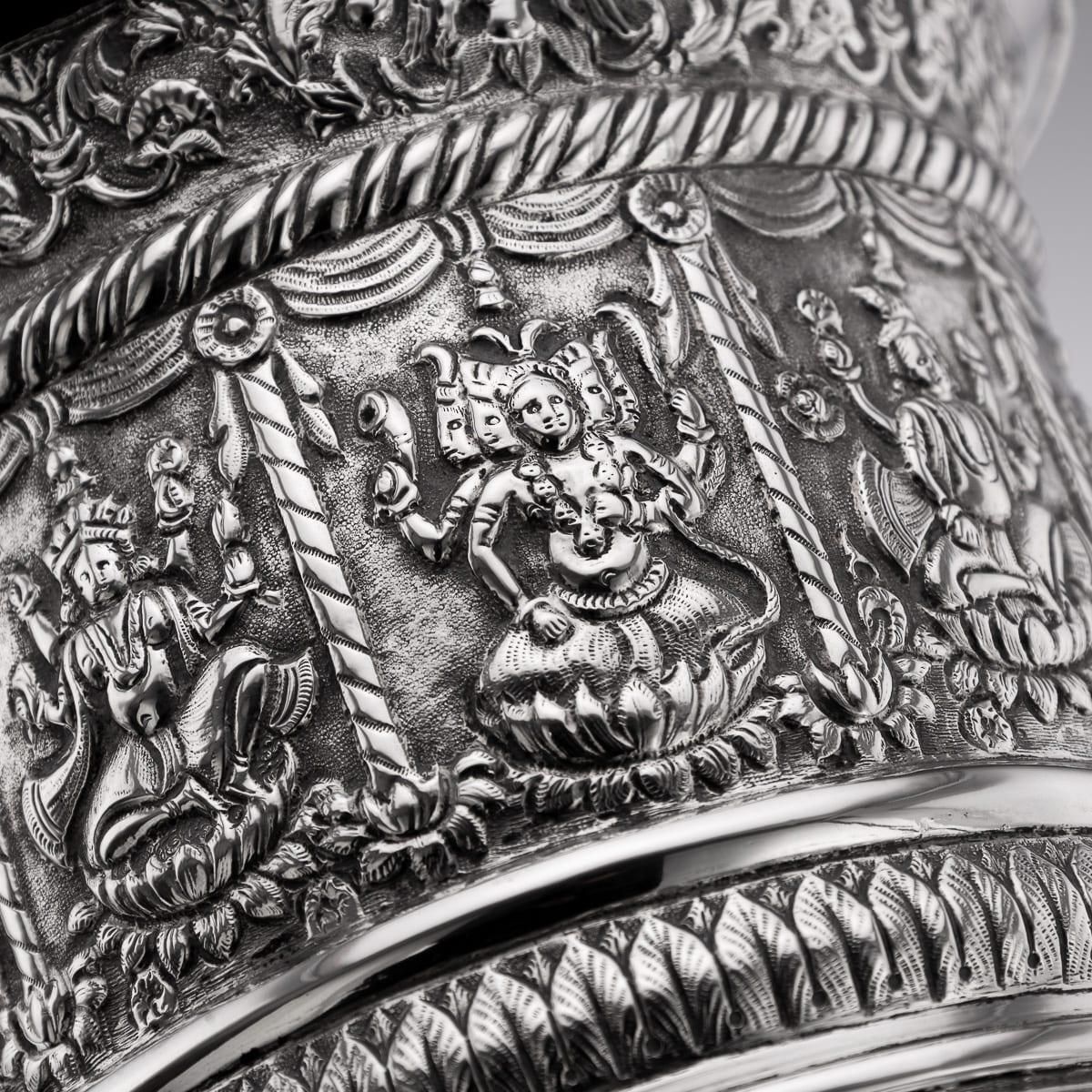photo vinterior Antique 20thc Indian (Calcutta) Solid Silver Repoussé Vase, Dass & Dutt C.1900