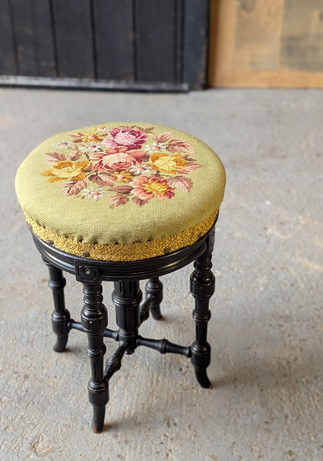 photo vinterior Antique Revolving Piano Stool Aesthetic Period Charles Wadman