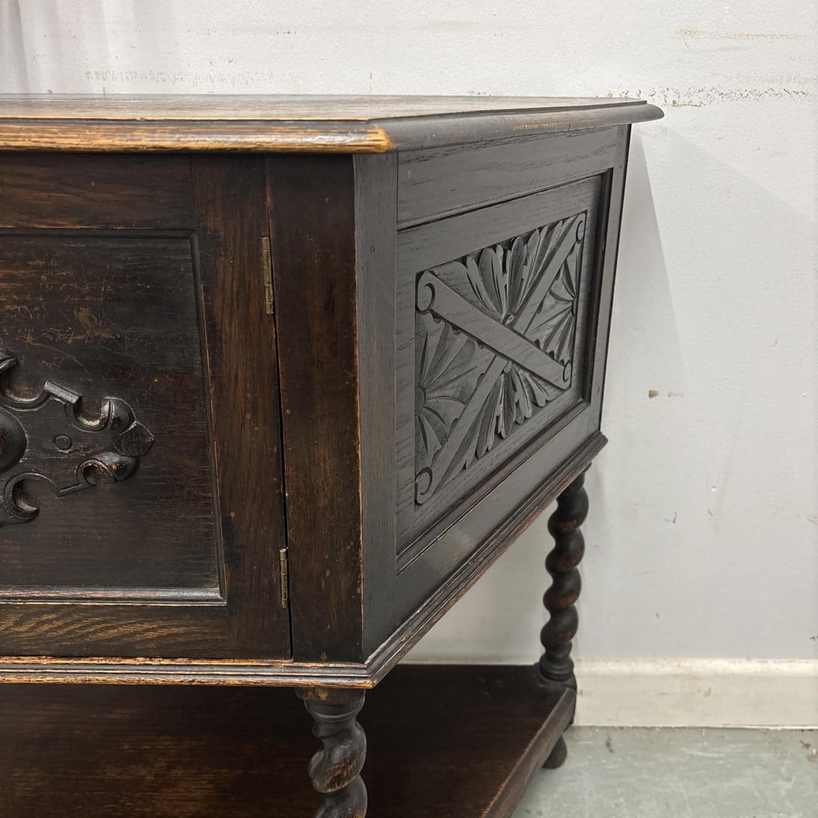 photo furniture Vintage Oak Credence Table With Barley Twist Legs