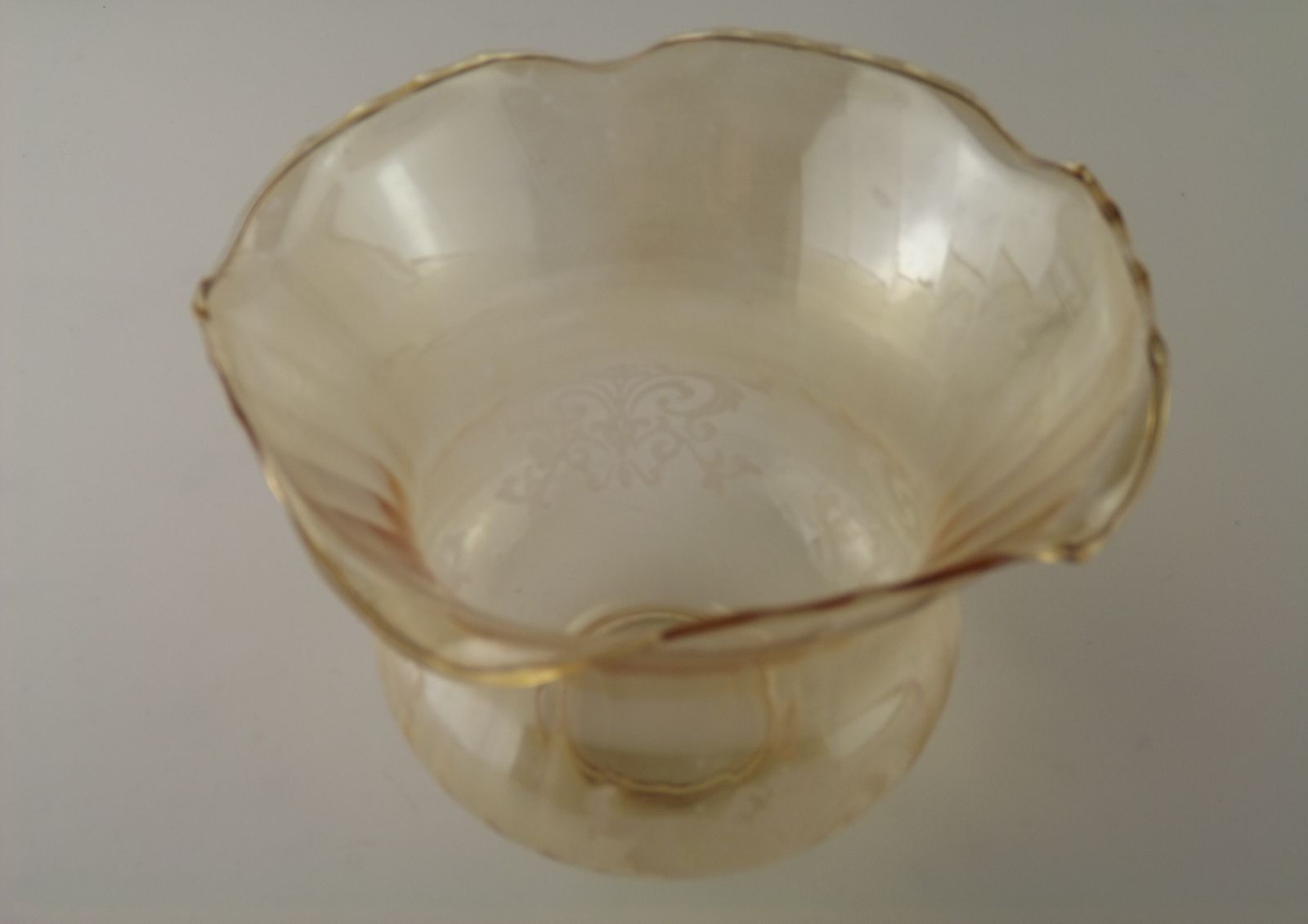 Lot de 2 abat-jour vintage en verre ambré fumé, motif volute et effet côtelé photo buy