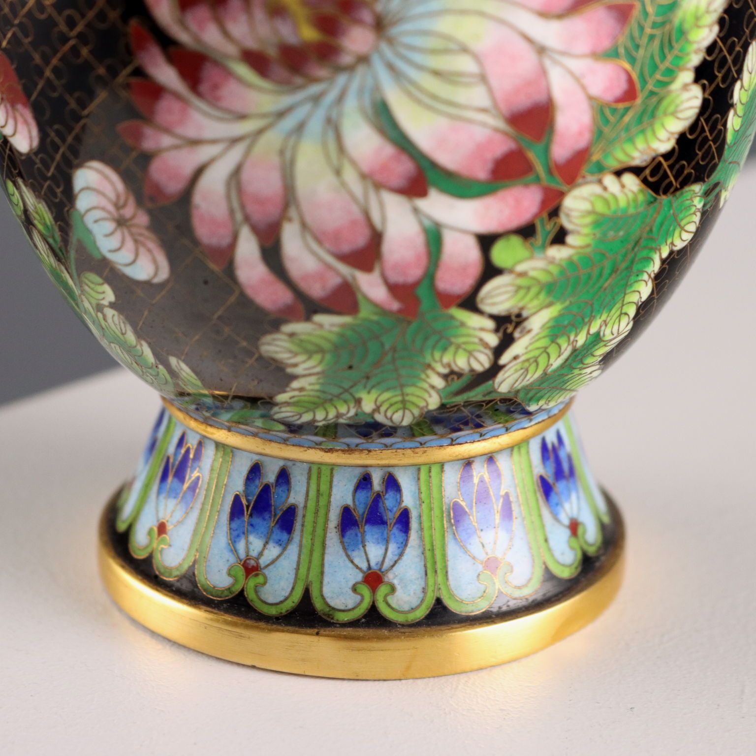 Antique Cloisonné Vases Leaves Decorations China XX Century photo vinterior