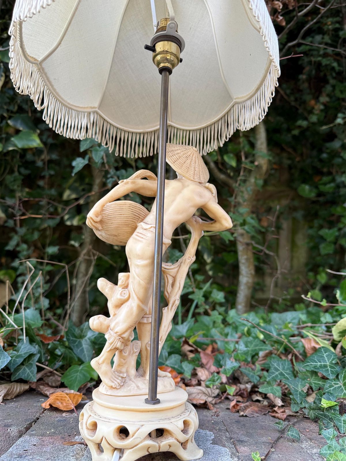 121.0 Vintage 1960s Oriental Style, Oriental Man With Baskets Of Produce, Resin Lamp With Fabric Shade Vgc, Working Retro Lamp, Original Shade photo