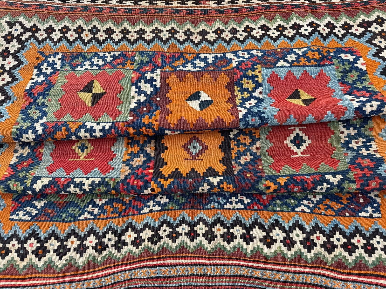 photo vintage Antique Qashqai Kilim 2.30m X 1.59m
