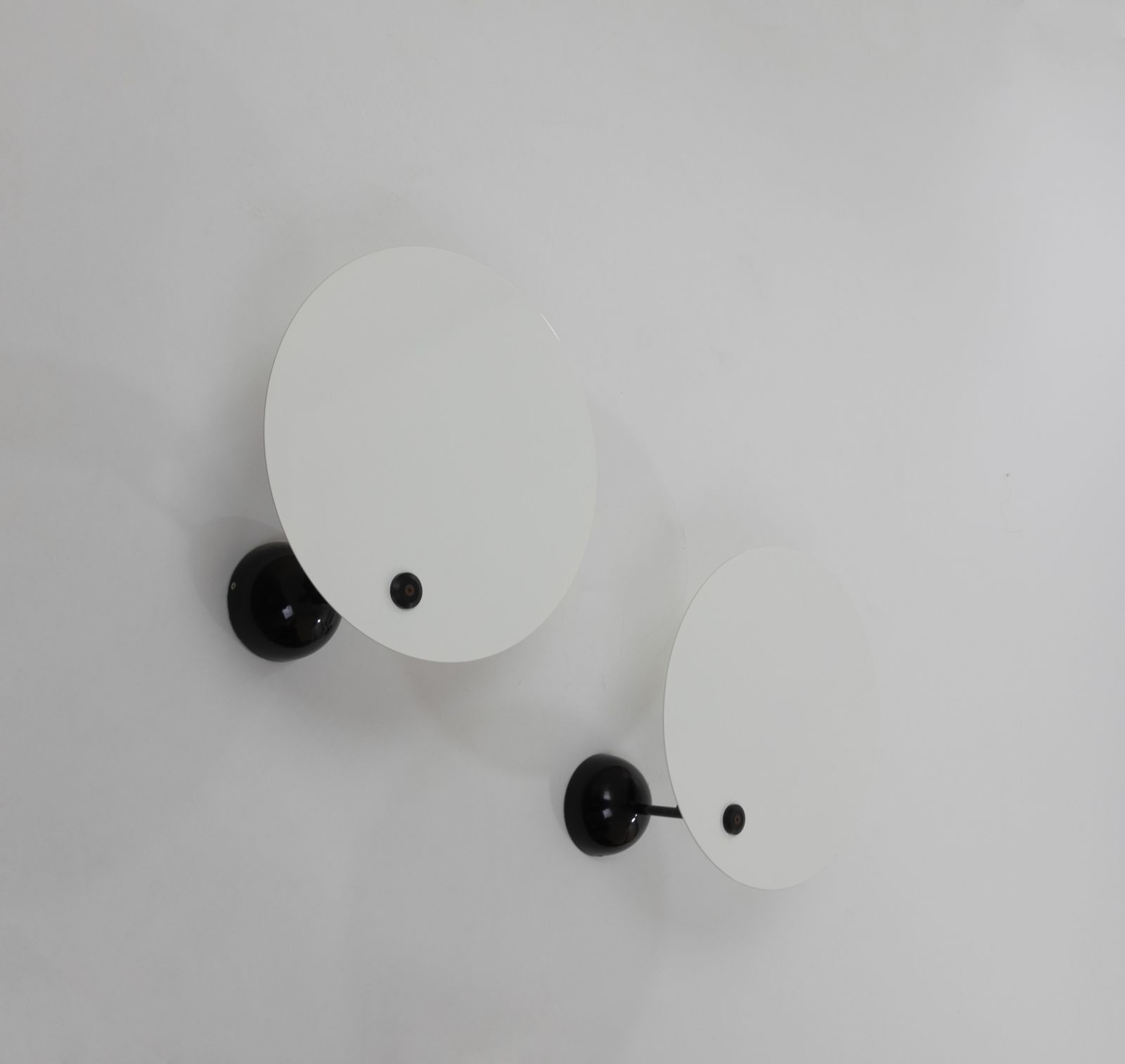 Pair Of Kuta Wall Lamps By Vico Magistretti For O Luce, 1980s photo Lighting