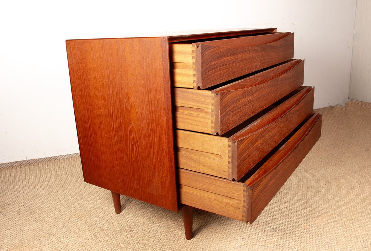 photo vinterior Danish Teak Chest Of Drawers, 4 Drawers By Arne Vodder For Sibast 1960.