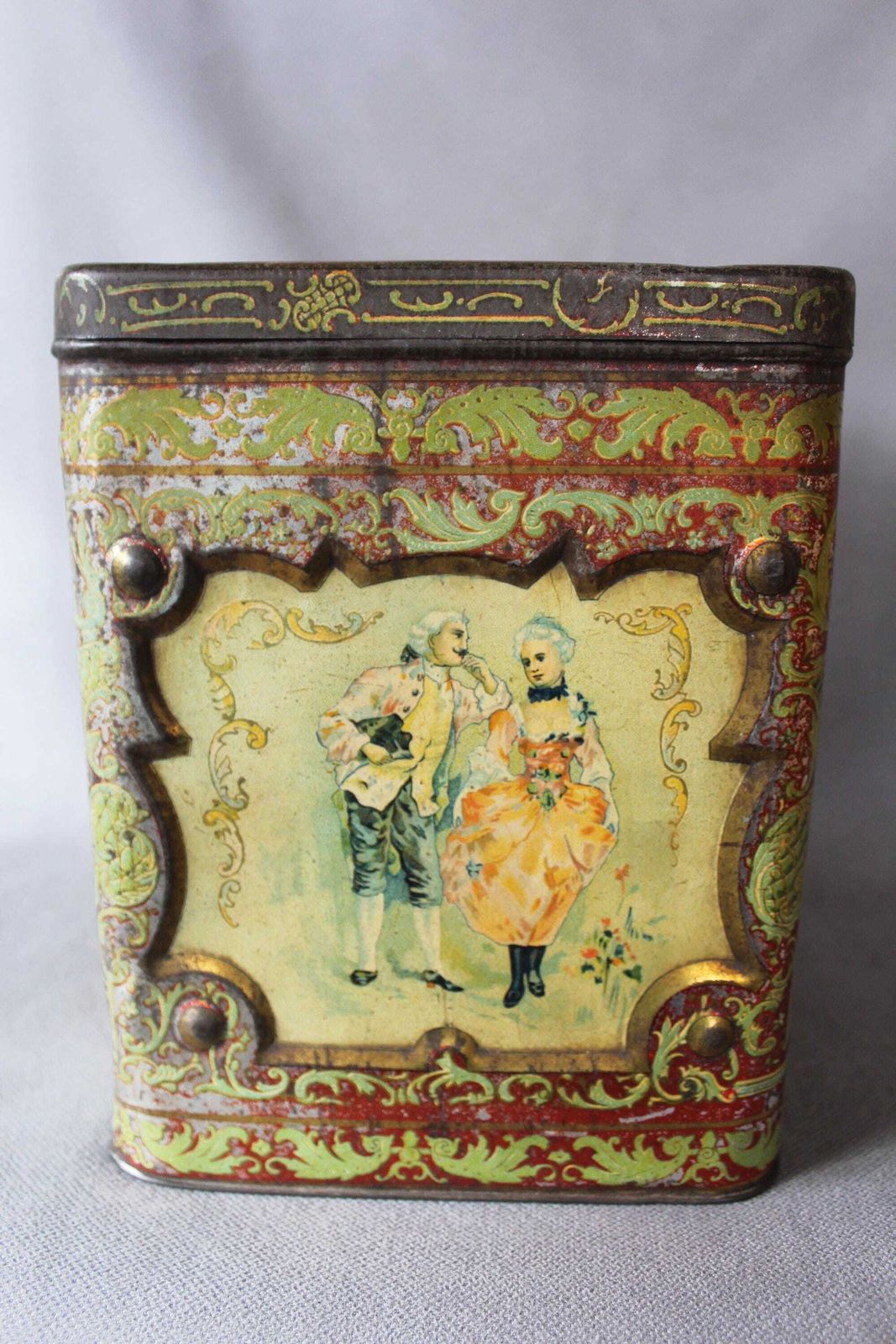 Woonaccessoires Antiek Groot Blikken Doosje, 19e Eeuw, Russisch Keizerrijk, Verzamelobject, Gedreven Reliëf, Winkelblik photo
