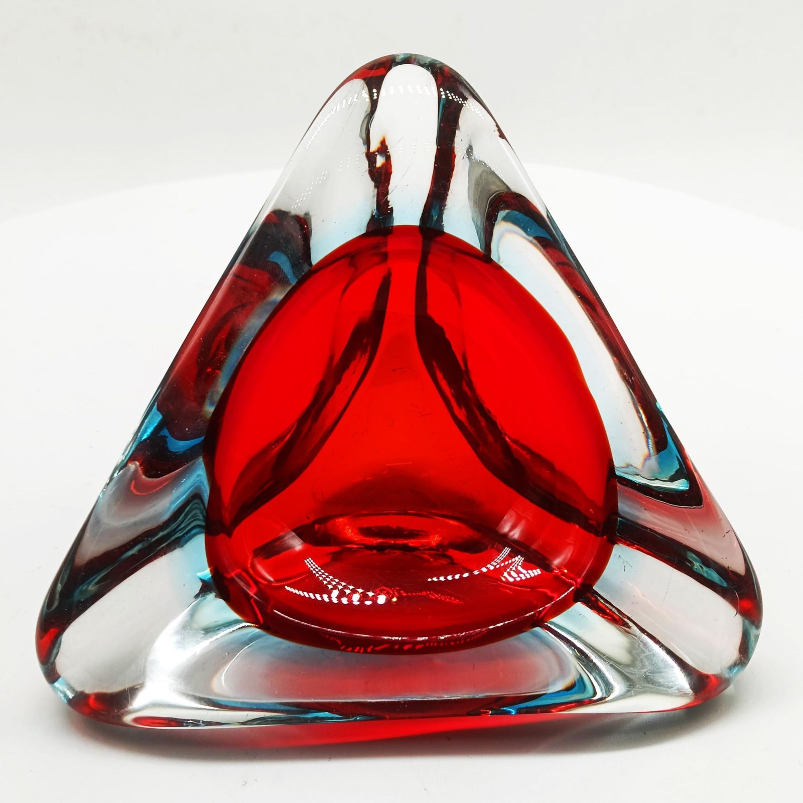1960s Stunning Triangular Ashtray Or Catch All In Murano Glass. Made In Italy. photo vinterior