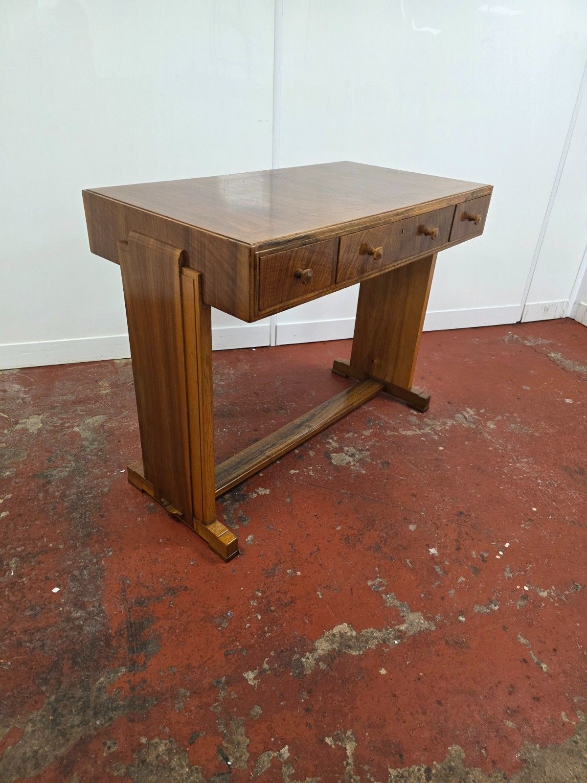 Heals Of London 1930s Walnut Art Deco Desk/Sidetable photo vinterior