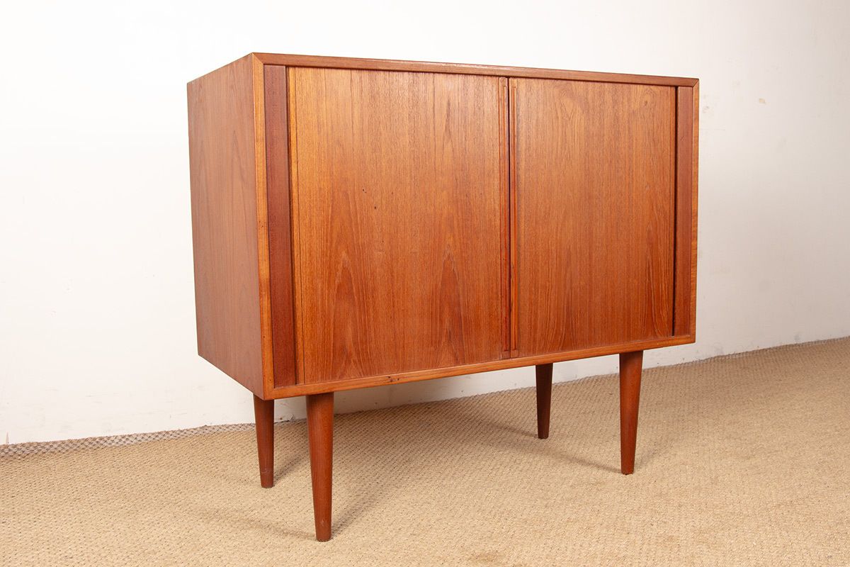Buffet danois en teck modèle 42 par Kai Kristiansen pour Feldballes Mobelfabrik, 1960.