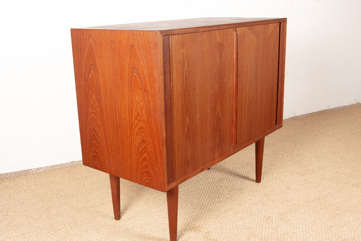 photo vinterior Buffet danois en teck modèle 42 par Kai Kristiansen pour Feldballes Mobelfabrik, 1960.