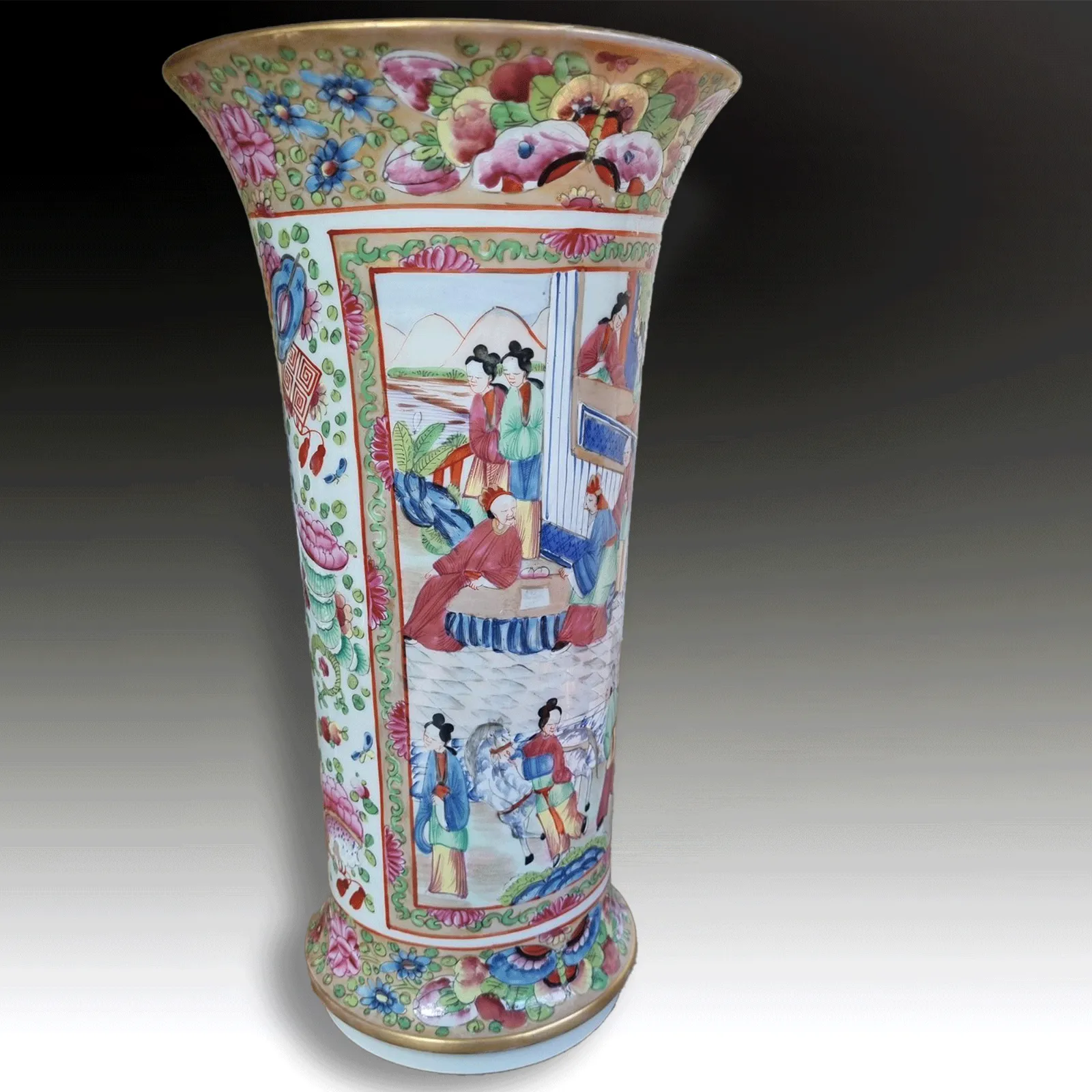 Antique Chinese  V. Large "Rose Mandarin" Trumpet Vase Circa 1830 33cm  H (13 ")