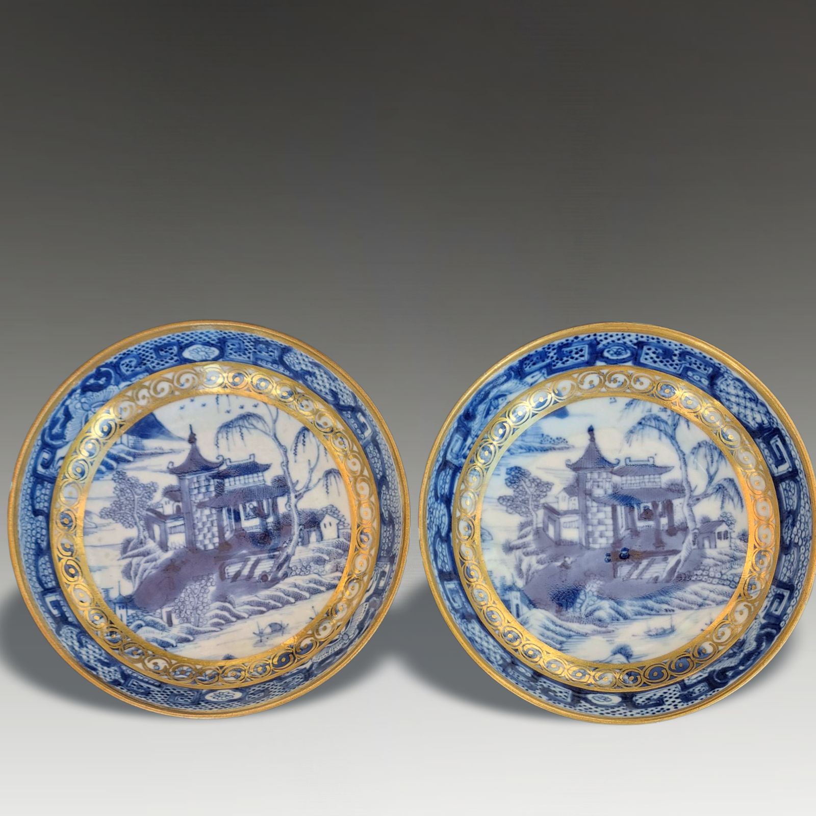 Chinese Qianlong Period 18thc Pair Of  Export Dishes Gilded B&W Circa 1760 photo for sale