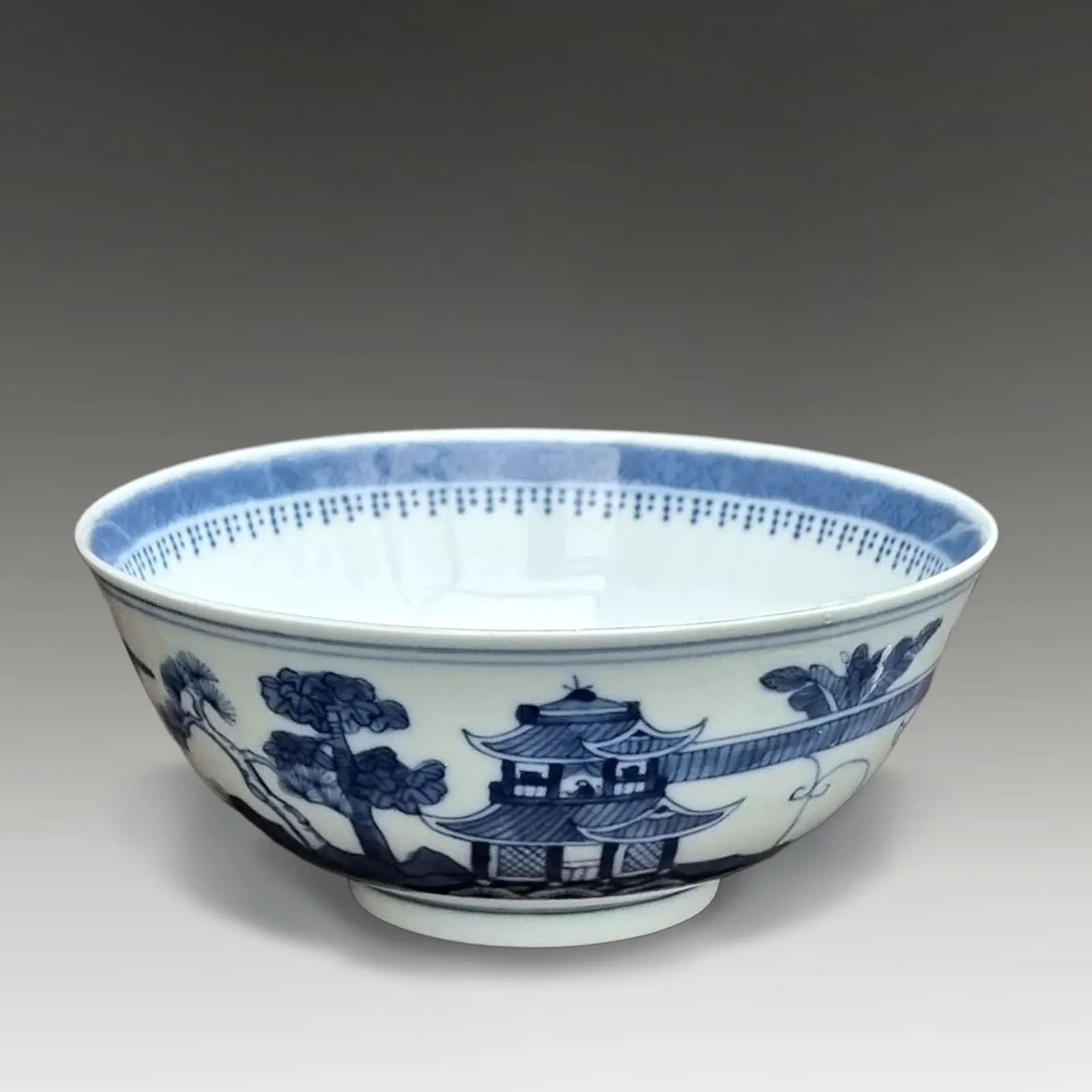 Antique Chinese Nanking Circa 1820  Porcelain Bowl. Lovely Quality  16.5cm D