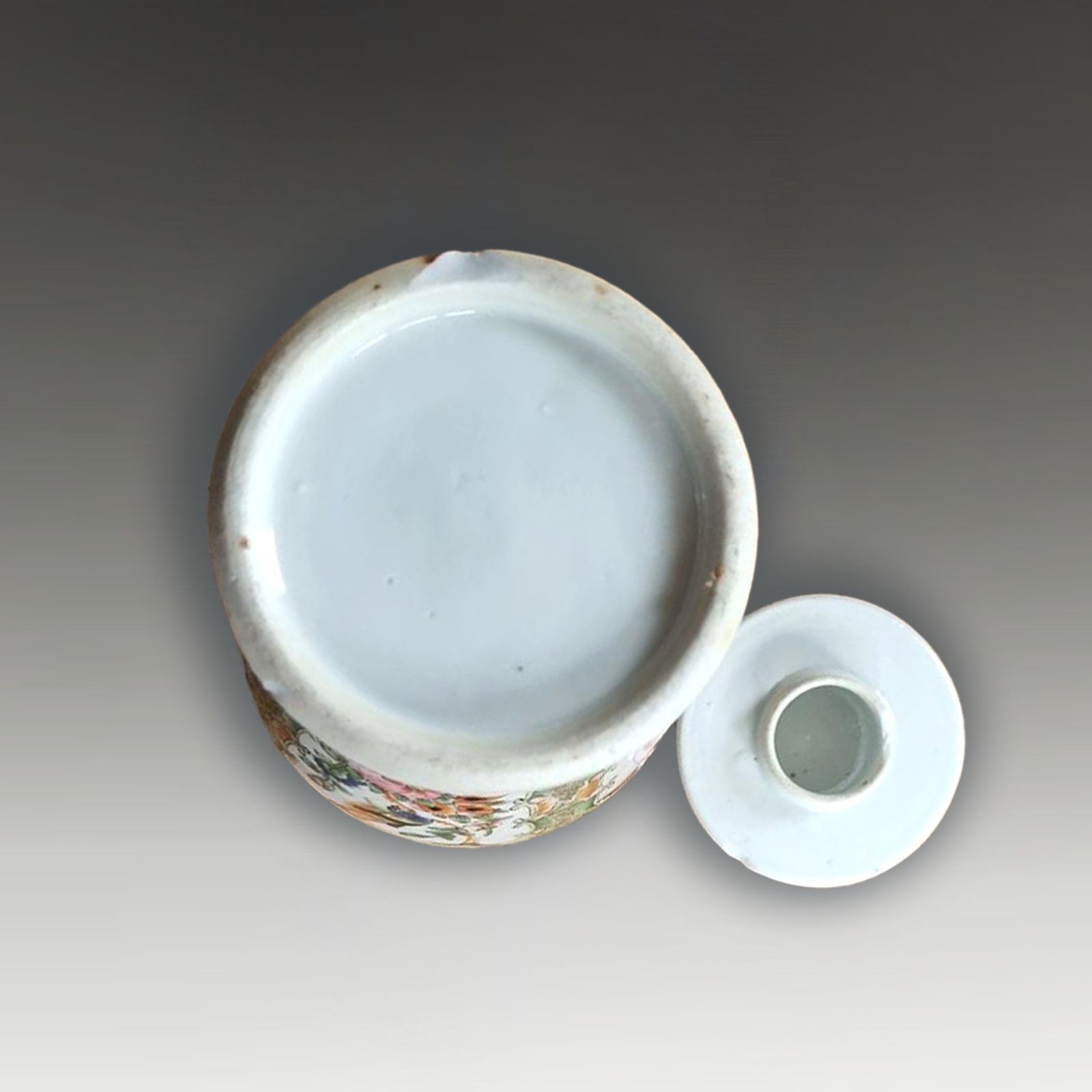 Antique Chinese  Large "Rose Medallion" Lidded Vase Circa 1830 30cm  H ( 12 ") photo Home Decor