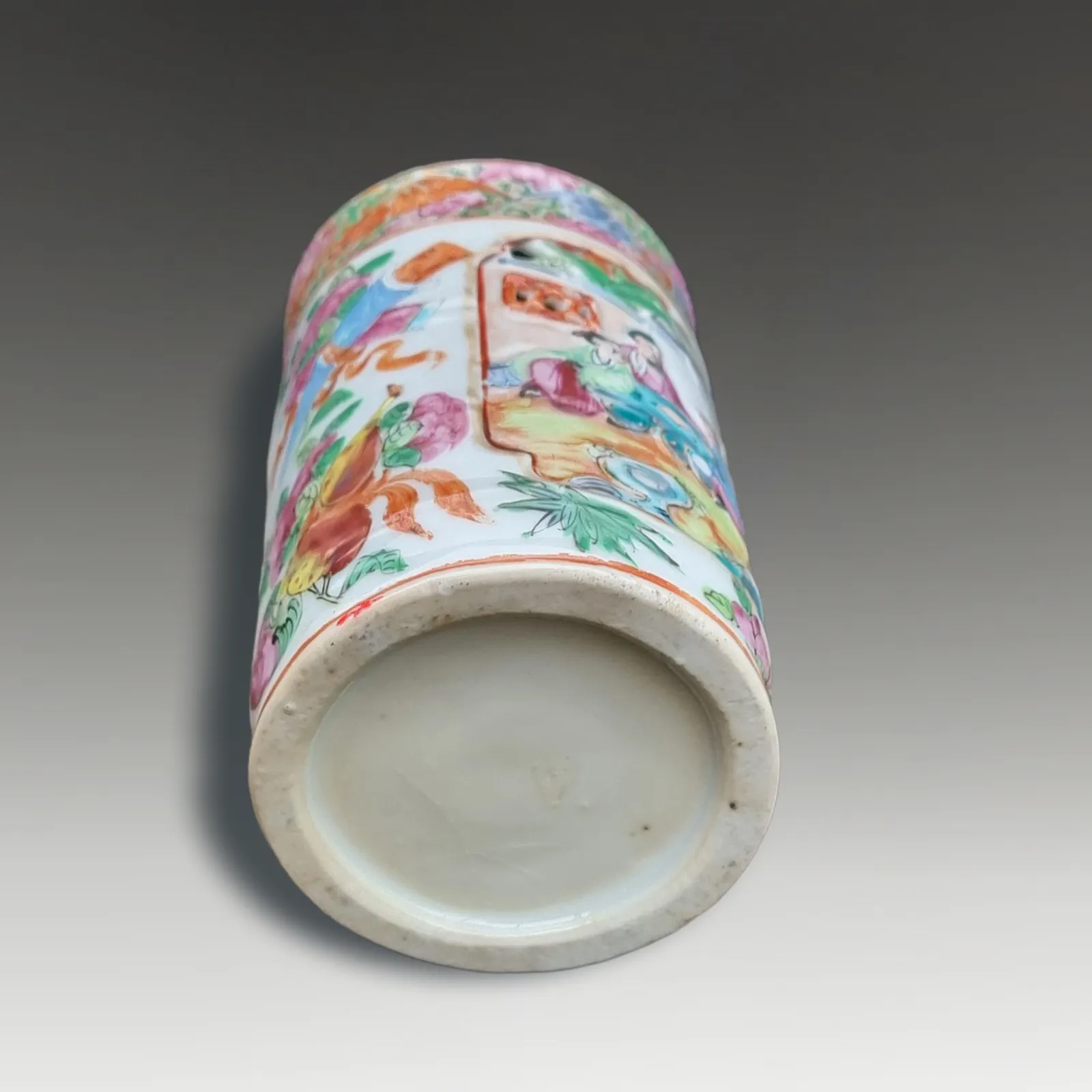 Antique Chinese "Rose Medallion" Small Reticulated Brush Pot Circa 1830 11cm  H photo vinterior