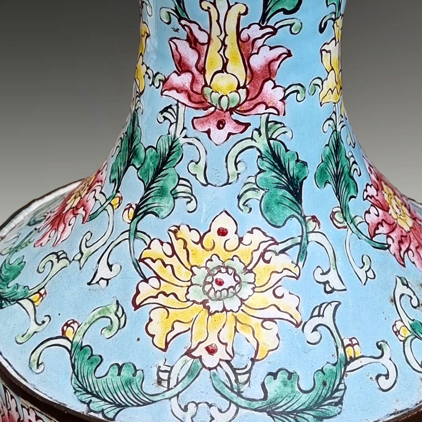 Chinese Antique Canton Enamel Pair Of Vases  Qing Dynasty 19th C  Superb  21cm photo vinterior