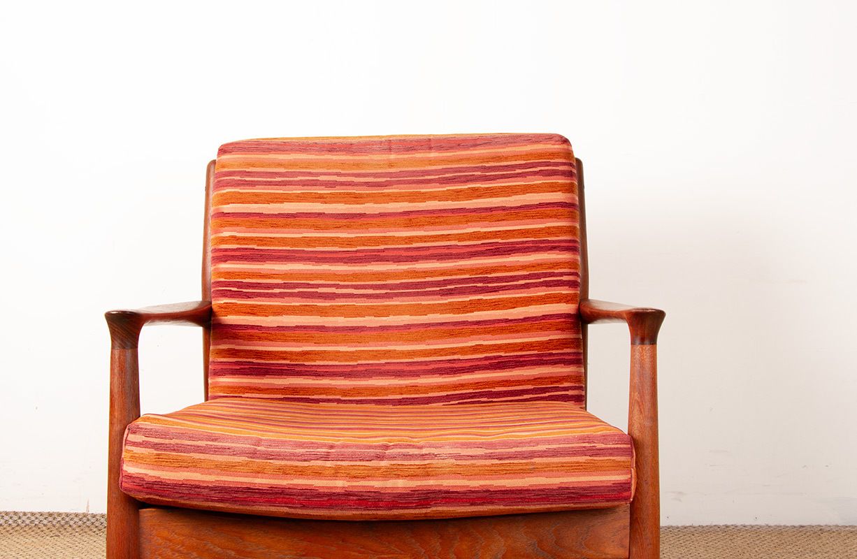 photo furniture Paire de fauteuils danois en teak massif et tissu, modèle GM5, par Svend Aage Eriksen pour Glostrup, 1960.