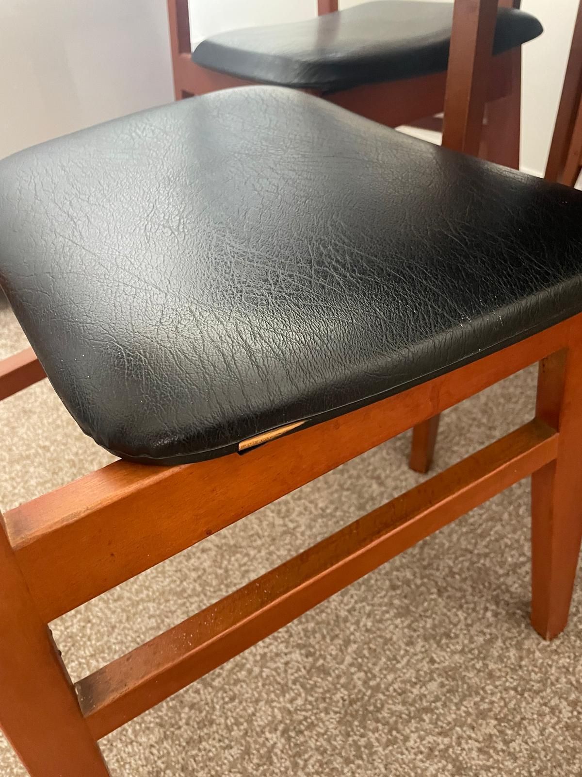 Schreiber Table And 4 Chairs photo Furniture