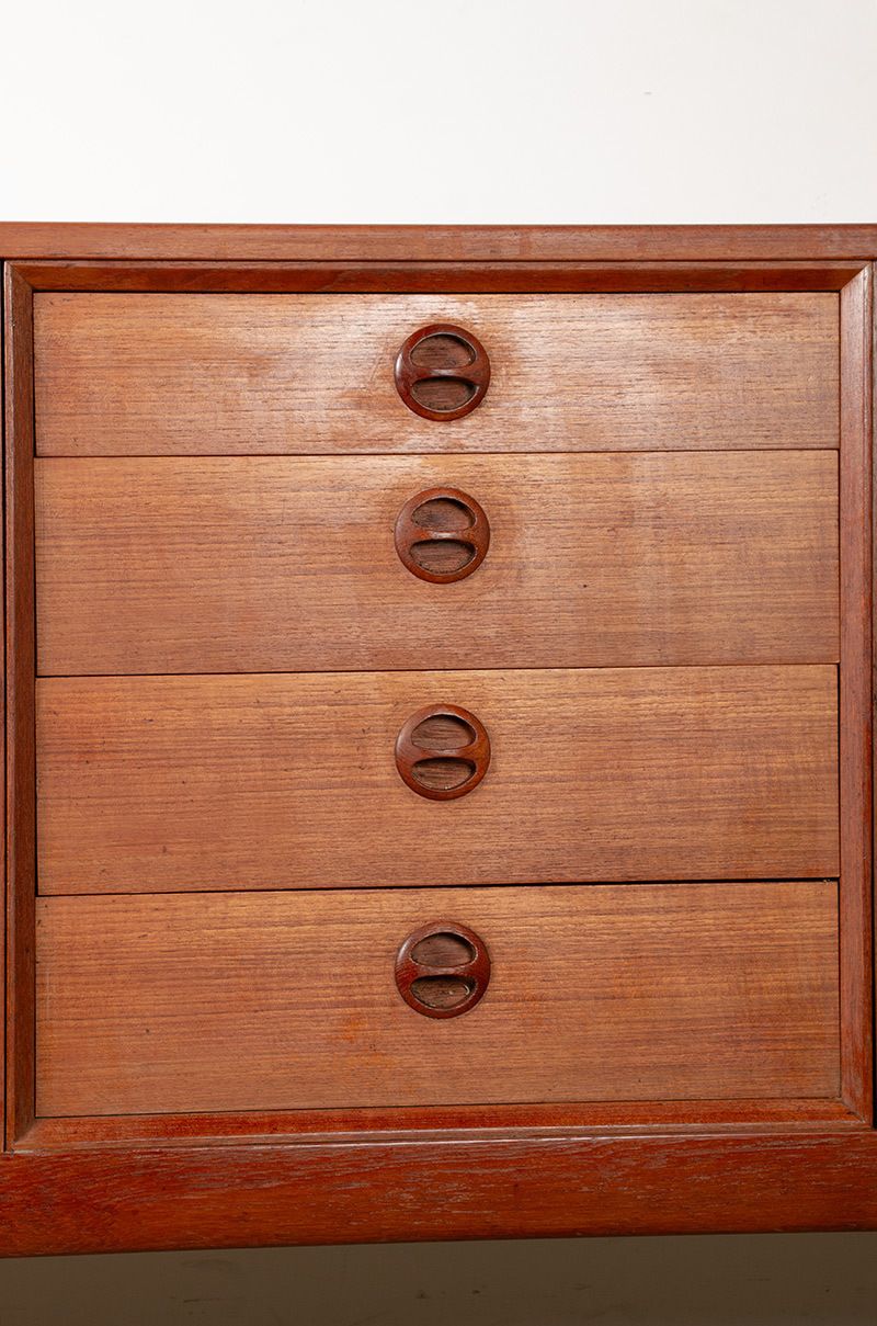 Enfilade danoise en teck modèle 42, par Harry Østergaard pour Randers Møbelfabrik, 1960. photo Mobilier