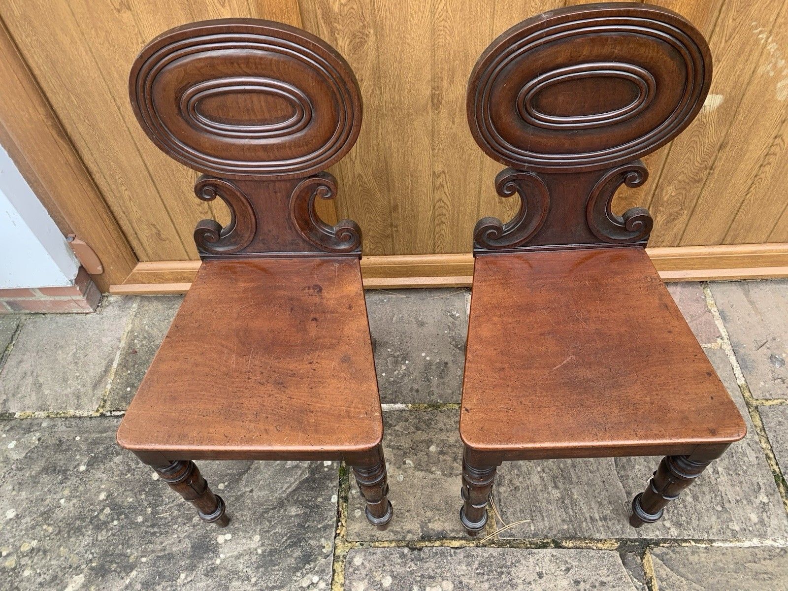 A Handsome Pair Of Early 19th Century Mahogany Hall Chairs. photo vinterior