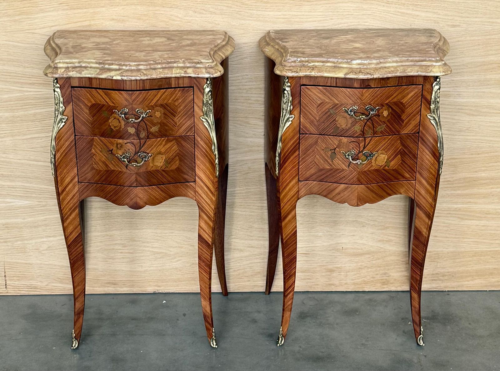 Paire de tables de chevet d'époque Louis XV en marqueterie, plateau en marbre, France photo 3533.0