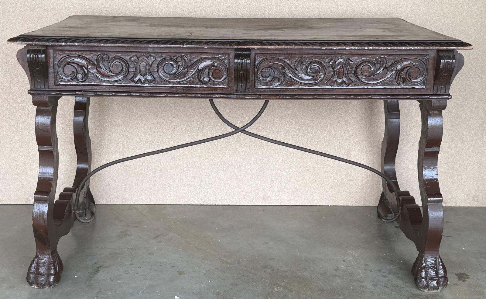 Table de bibliothèque ou bureau de style baroque espagnol en chêne, XIXe siècle, deux faces photo furniture