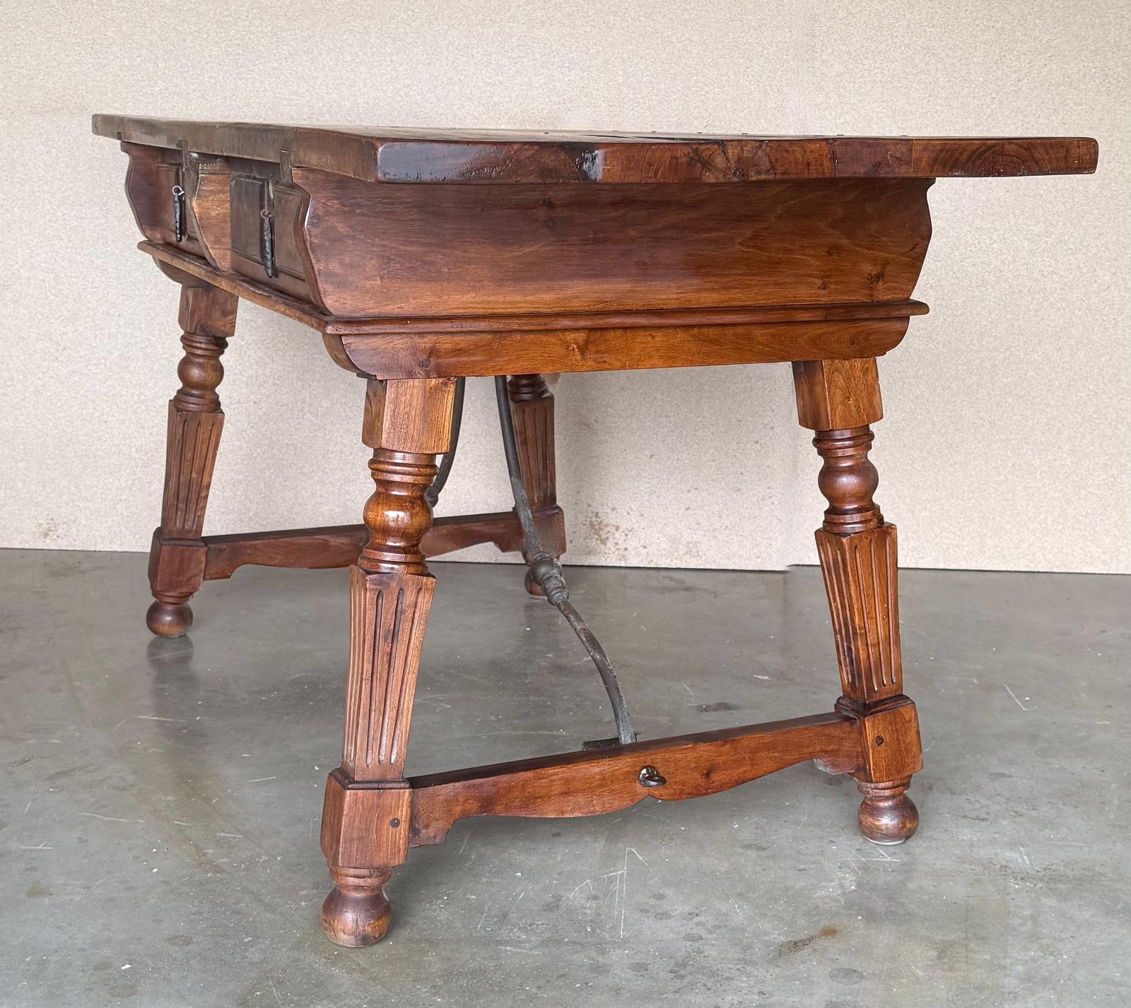 photo furniture Bureau, table à écrire ou console baroque du XIXe siècle, pieds cannelés en chêne massif