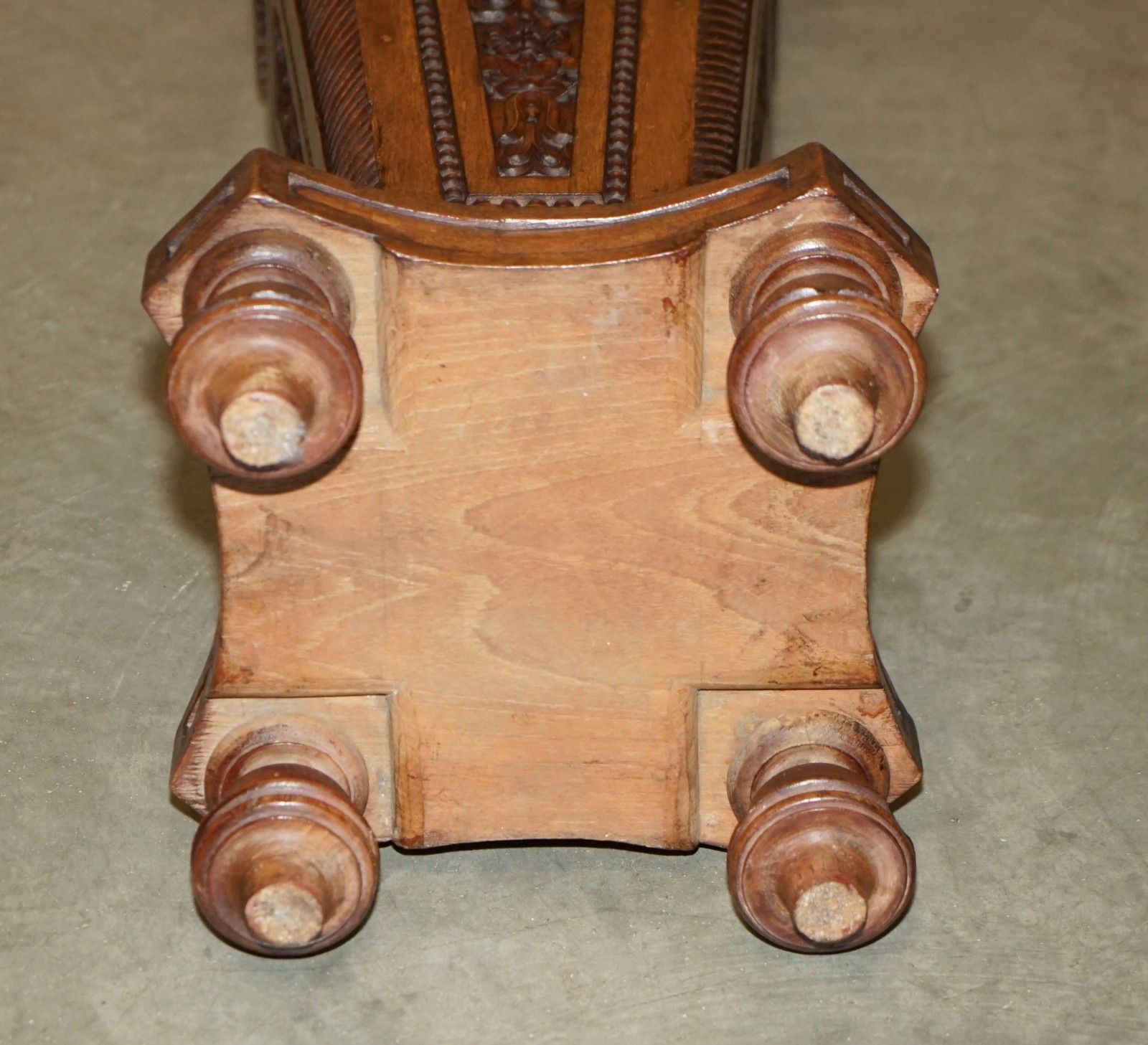 photo buy Antique Victorian Corinthian Pillar Pedestal Stand Displaying Busts Antiques