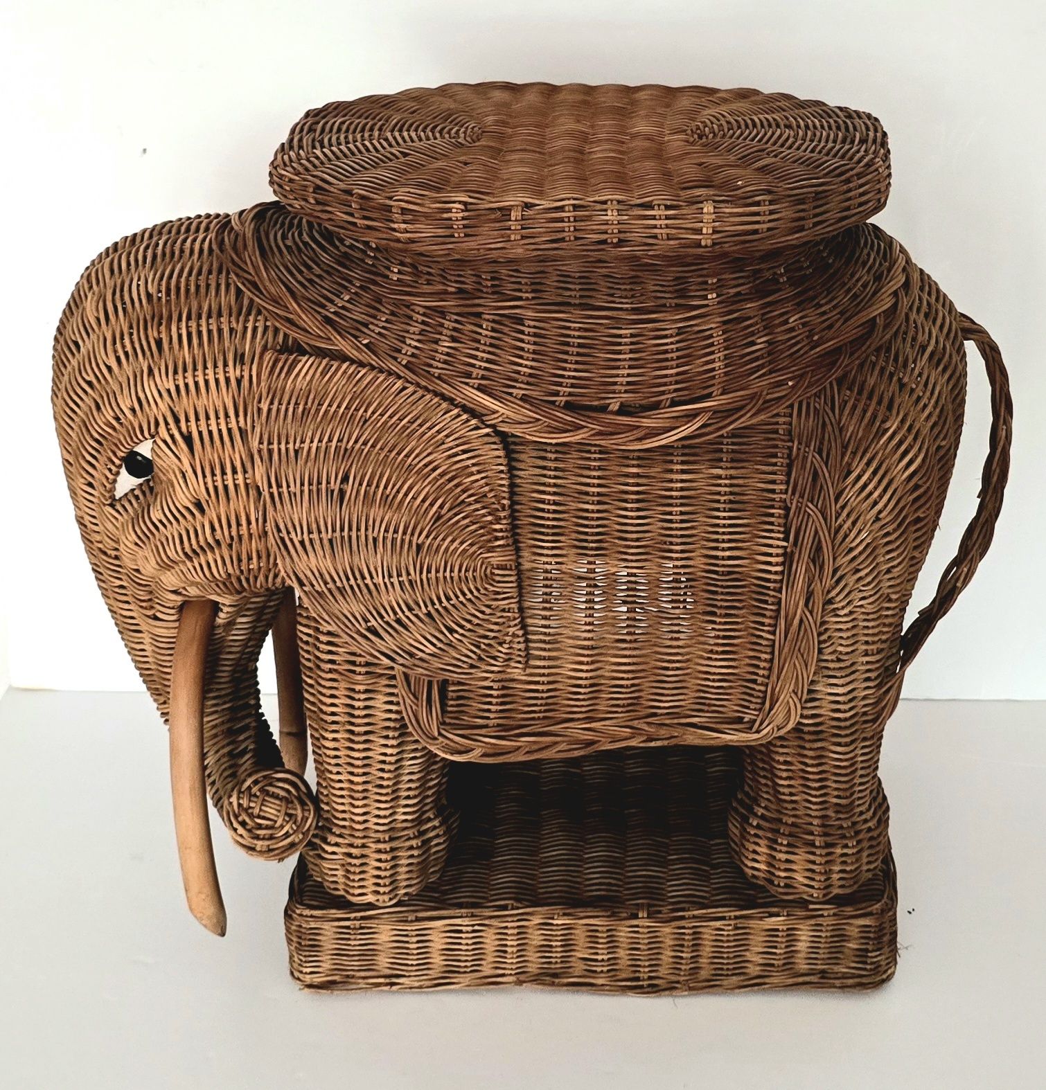 Mid Century French Wicker Elephant Table. photo vinterior
