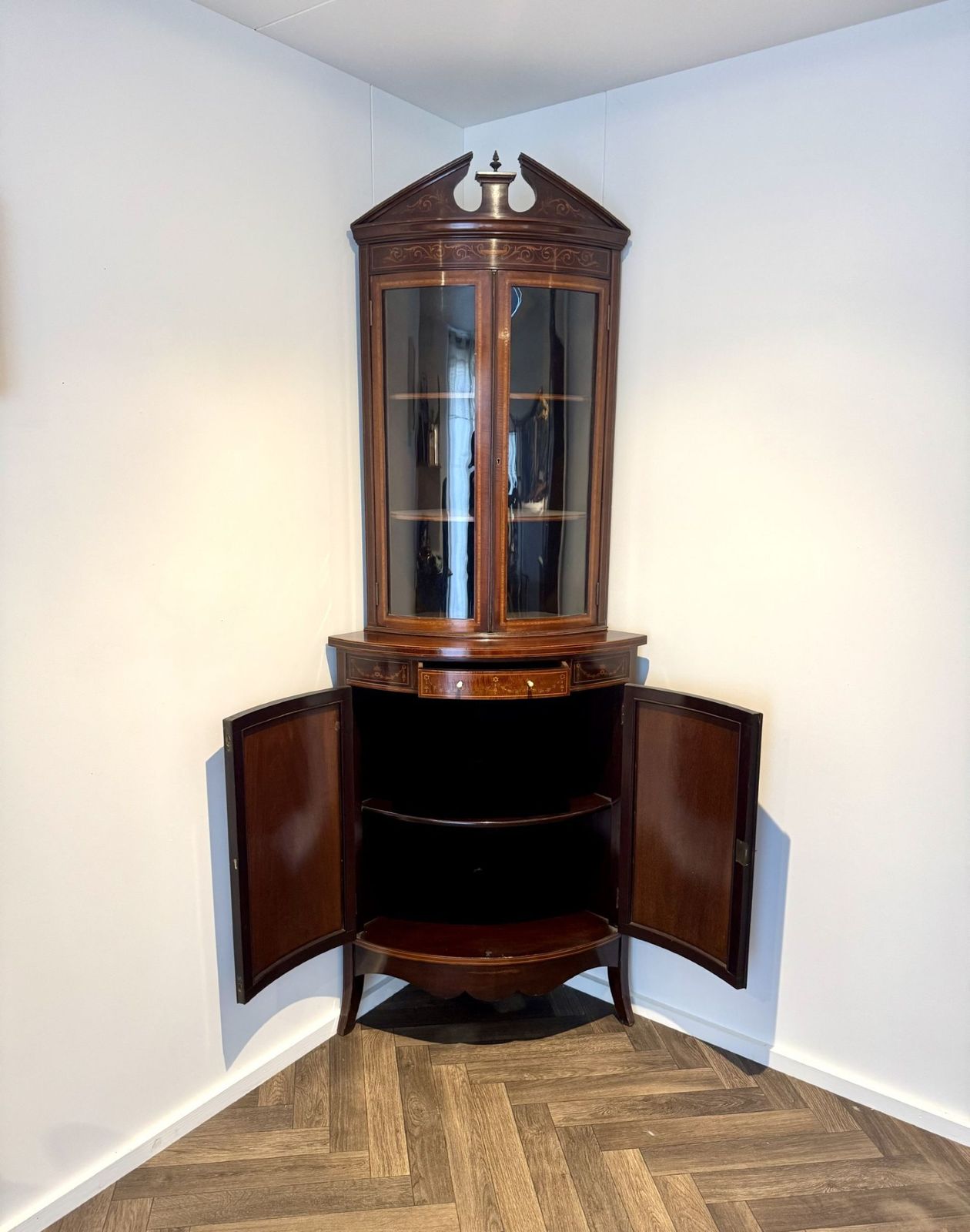 Furniture Superb Quality Pair Of Antique Mahogany Marquetry Inlaid Corner Cabinets photo