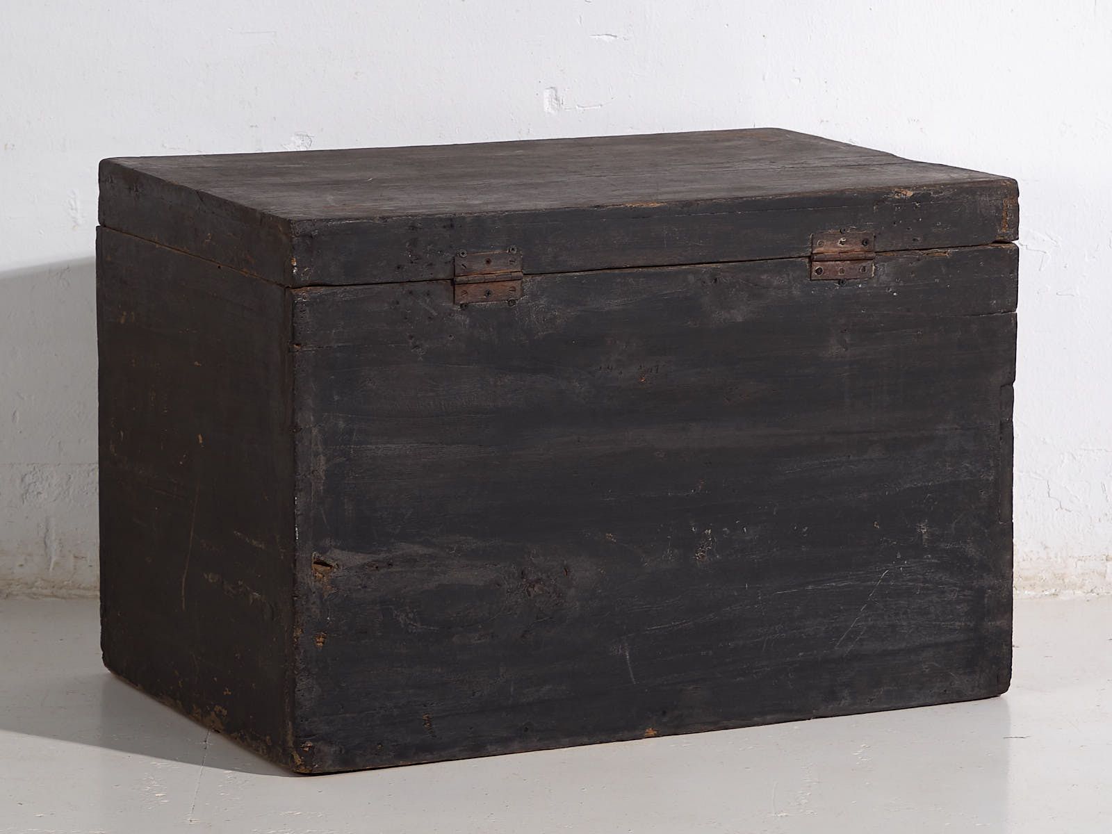 photo furniture Antique Opera Chest With Lotus Flowers