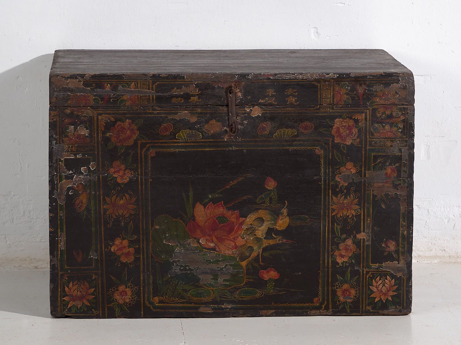 Traditional Chinese Opera Trunk With Illustrated Lotus Flower (China, C.1900) photo 860.0