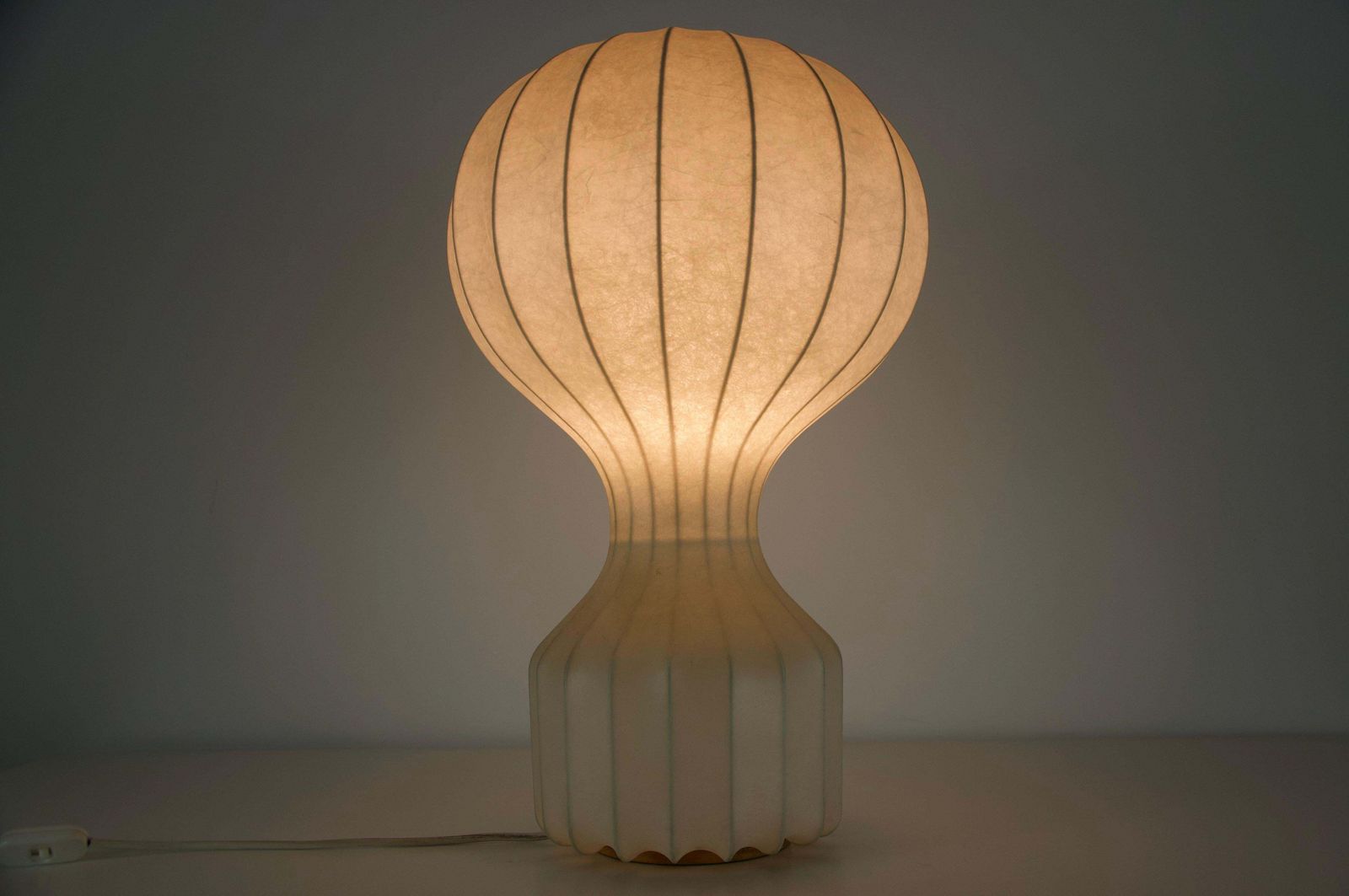 photo furniture Large Gatto Cocoon Table Lamp By Achille & Pier Giacomo Castiglioni, 1960s
